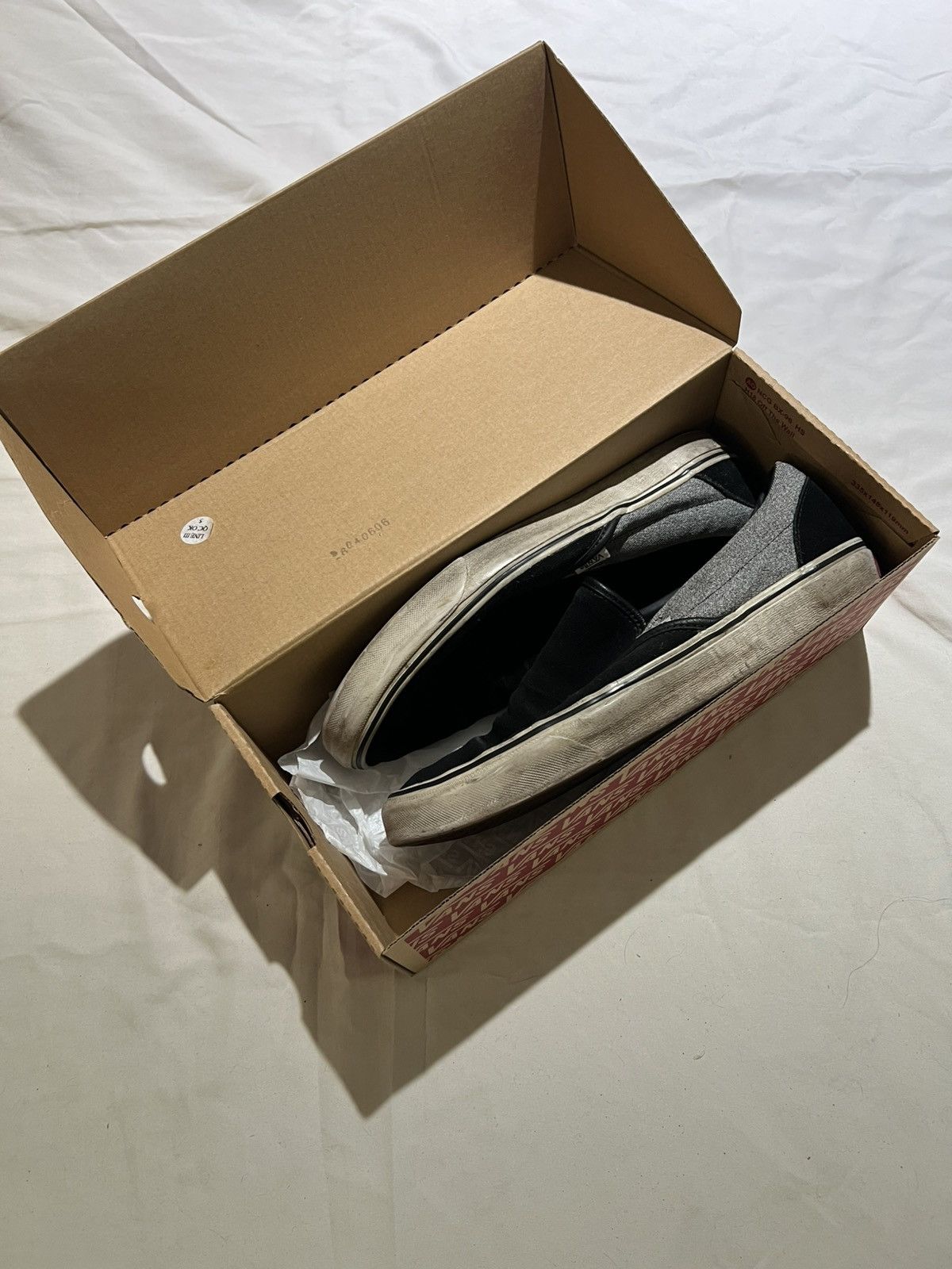 Vans Vans Classic Slip On Suede Size US 10.5 / EU 43-44 - 1 Thumbnail
