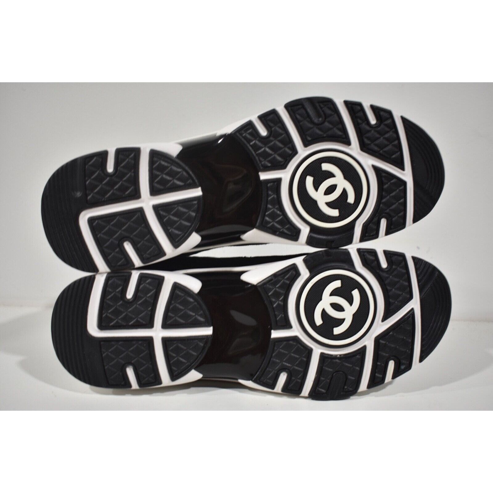 Chanel Chanel Suede CC Logo Low Top Lace Up Trainer Sneaker 44 11 Size US 11 / EU 44 - 12 Thumbnail