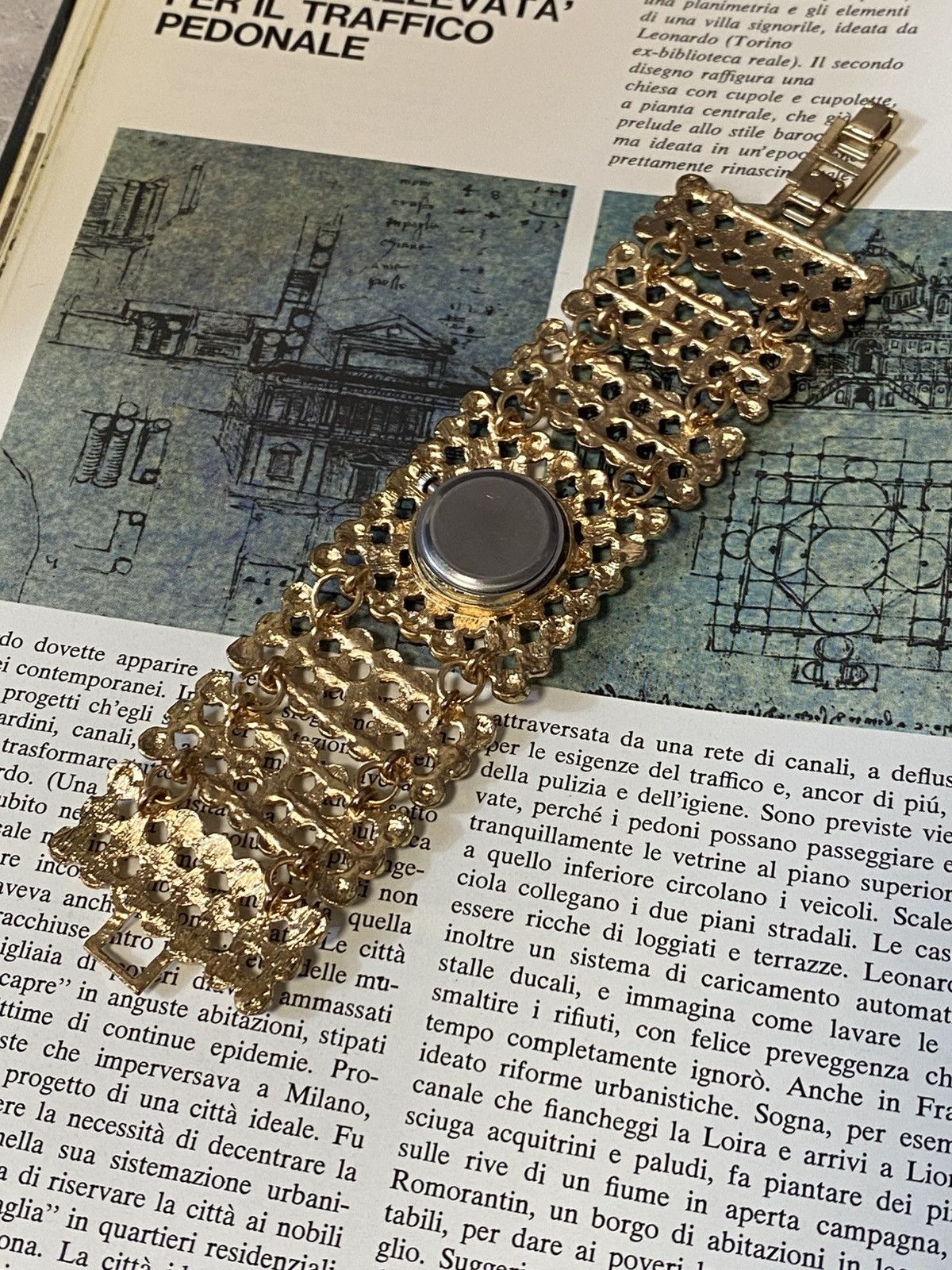 Japanese Brand Vintage Gold Baroque Amber Rhinestone Cuff Watch Size ONE SIZE - 4 Thumbnail