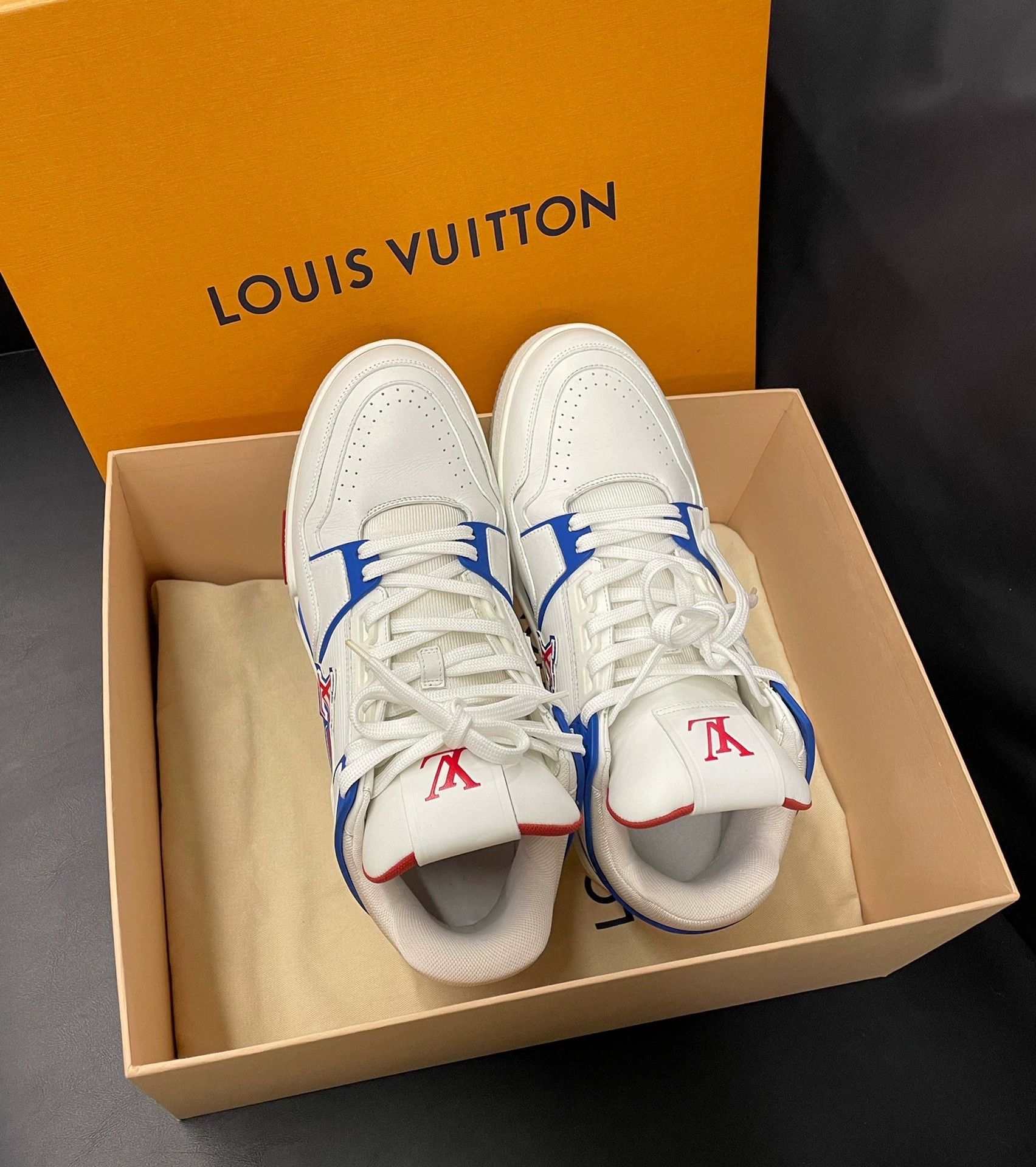 Louis Vuitton lv trainer tricolor white blue red sneakers Size US 9 / EU 42 - 2 Thumbnail