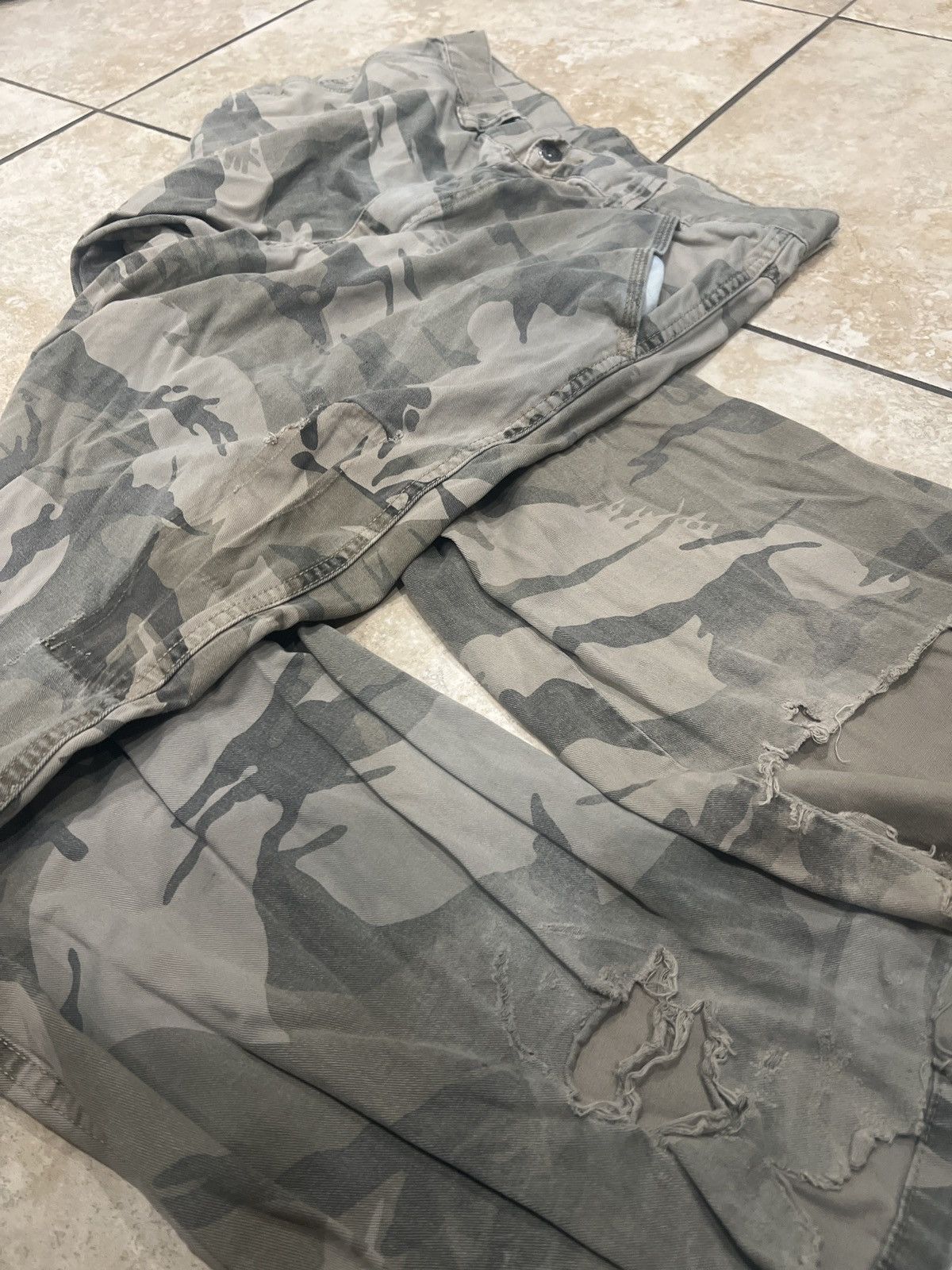 Wrangler uncargoed Camo pants🩶 Size US 34 / EU 50 - 3 Thumbnail
