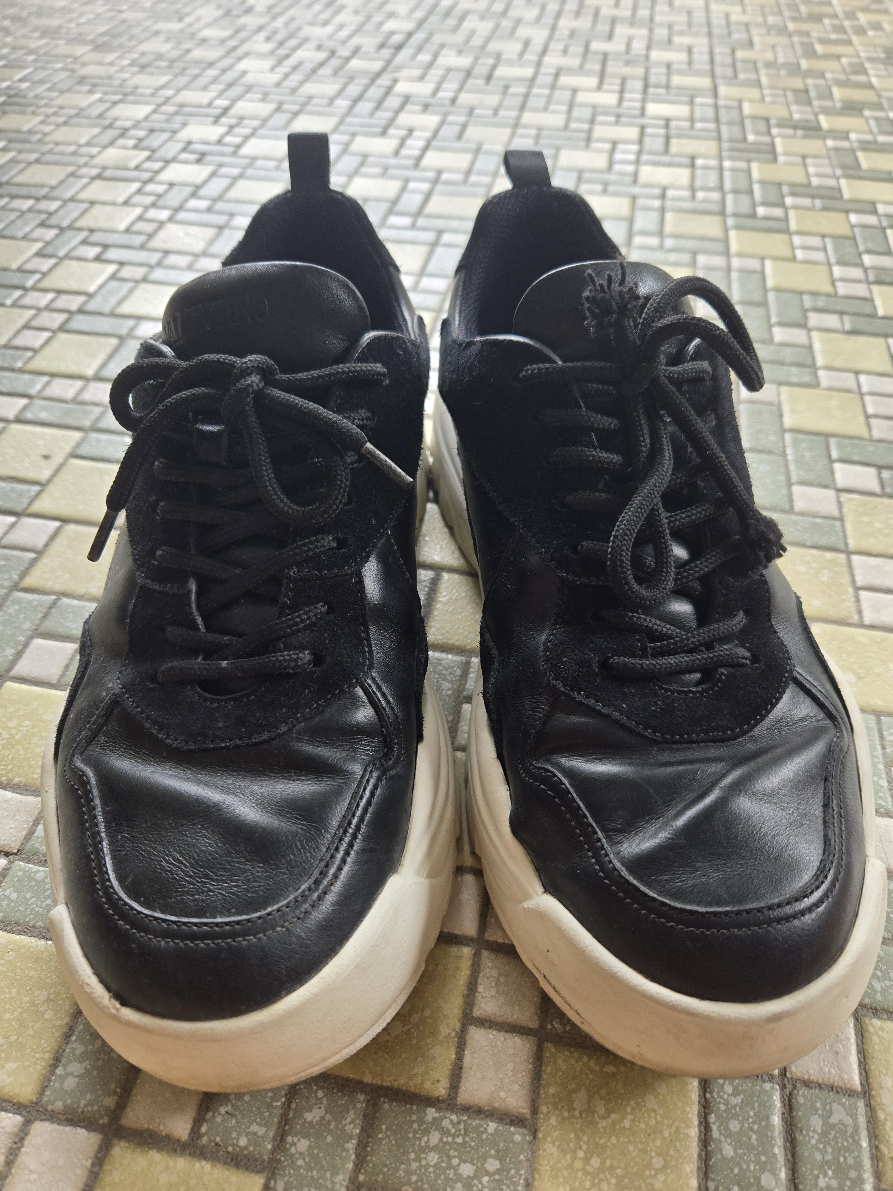 スニーカー VALENTINO Black leather and suede Gumboy Valentino Garavani Gumboy Leather Sneakers | Black | FARFETCH