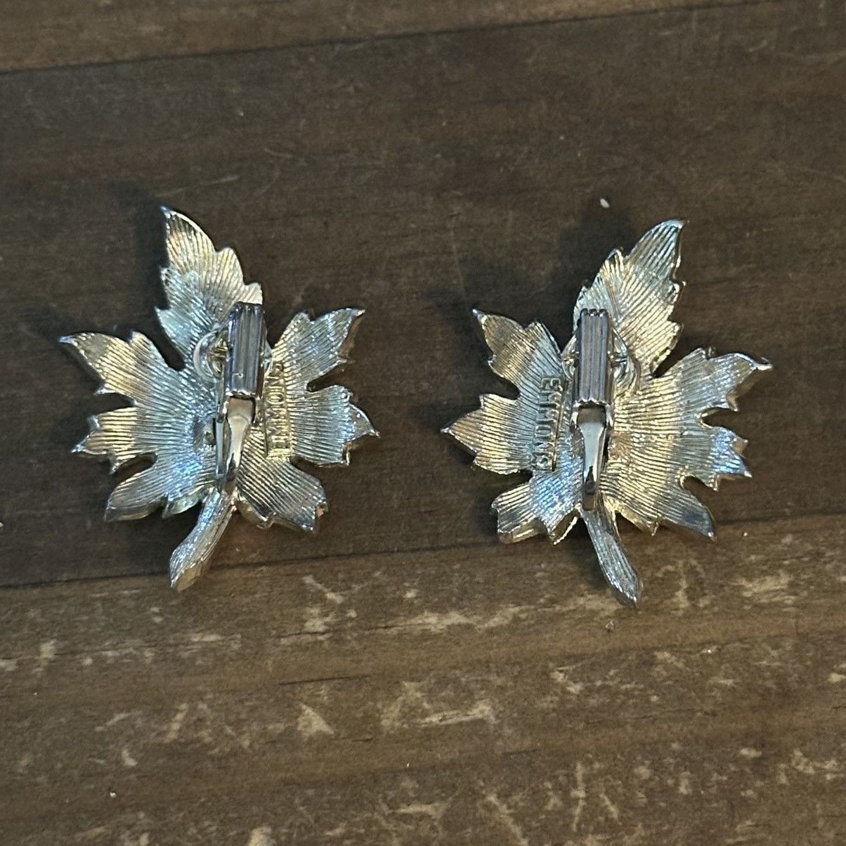 Vintage Vintage Emmons gold tone textured oak leaf clip on earrings Size ONE SIZE - 5 Thumbnail