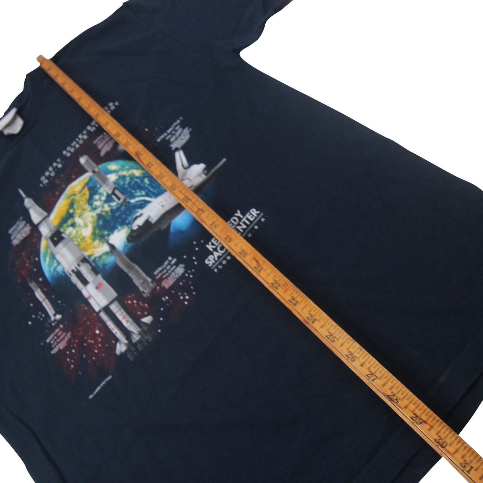 Vintage Vintage Kennedy Space Center Space Ship Graphic T Shirt Size US L / EU 52-54 / 3 - 6 Thumbnail