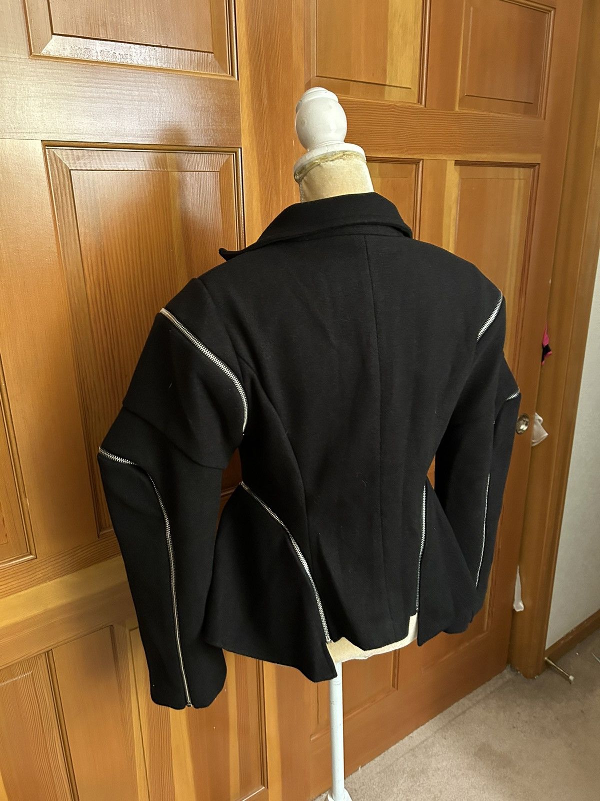 Designer × Other NWT, Lavishly Paris Designer Black Spliced Zipper Jacket. Size M / US 6-8 / IT 42-44 - 6 Thumbnail