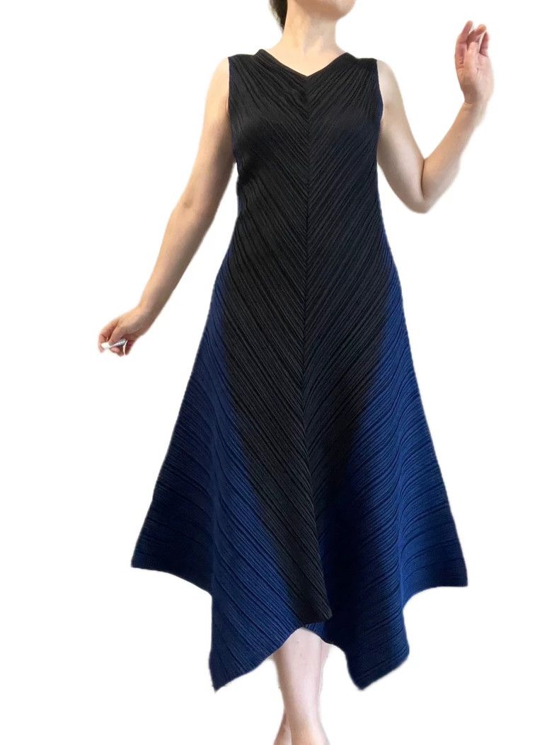 Issey Miyake Issey Miyake size:3 A deep blue to black gradient mainline Size S / US 4 / IT 40 - 4 Thumbnail