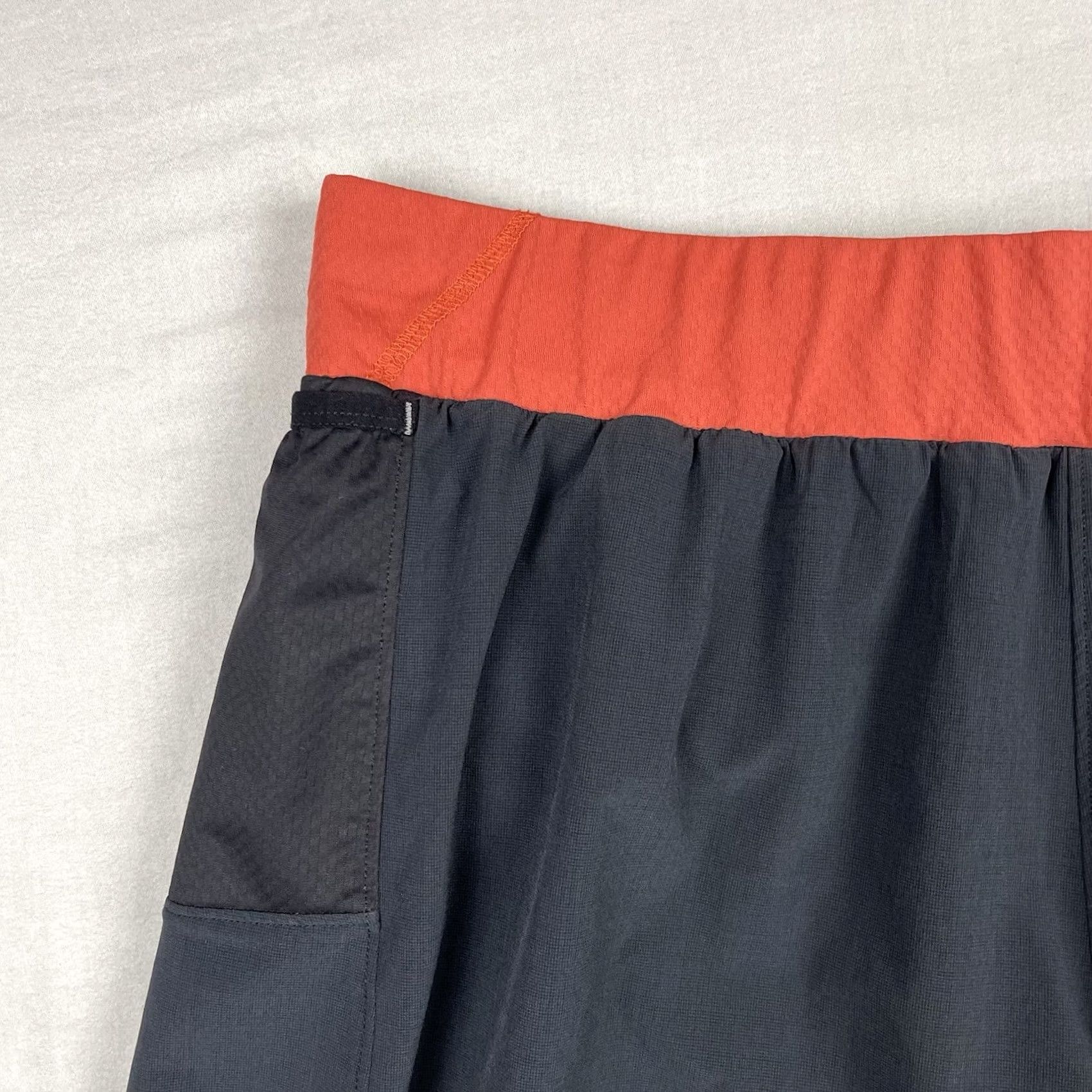 Vintage Rabbit Running Shorts Womens XL Black Orange Running Jogging Trail Zip Pocket Size 40" / US 18 - 2 Thumbnail