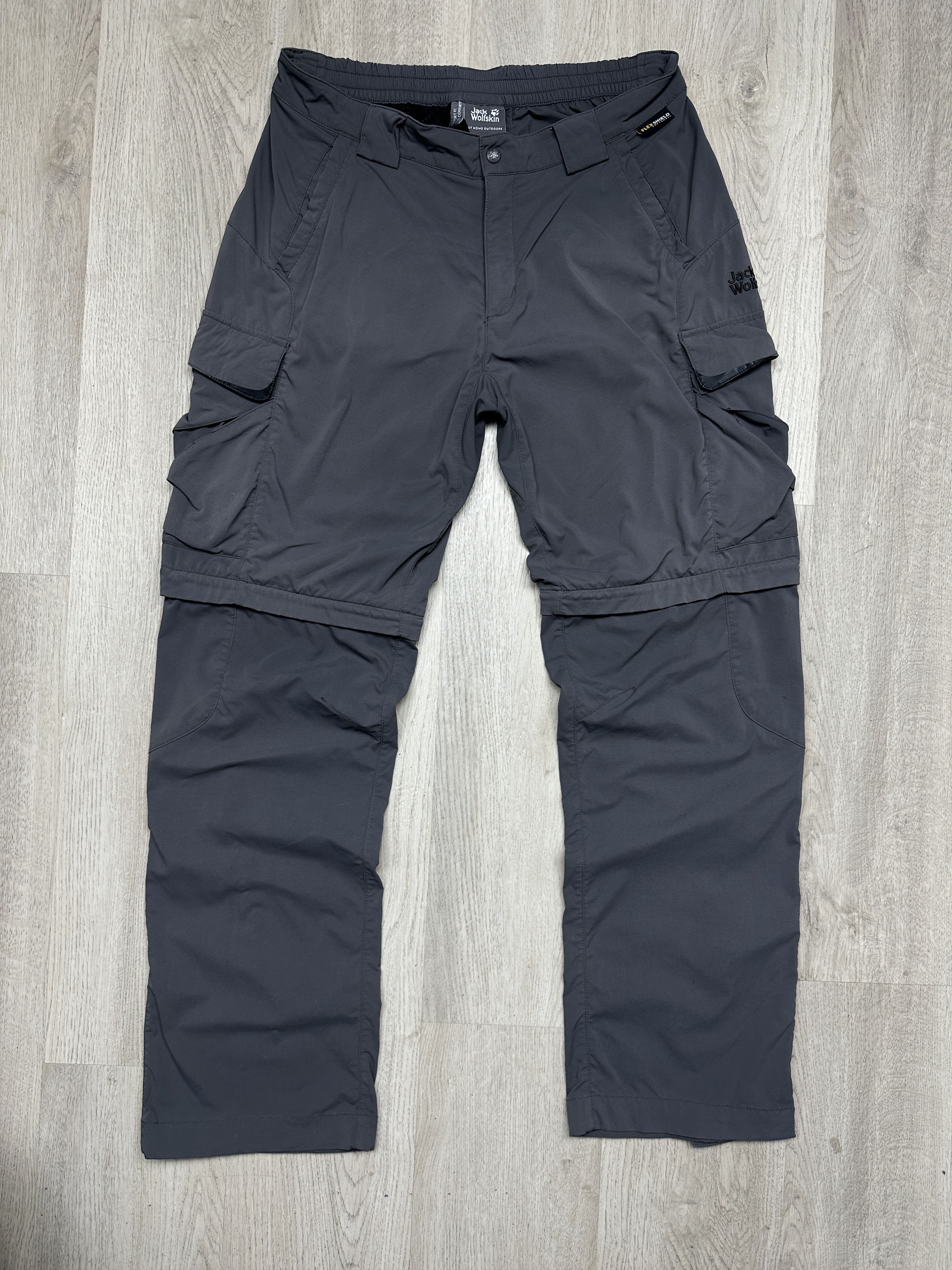 Jack Wolfskin Jack Wolfskins Mens Outdoor Cargo Pants Shorts Size US 32 / EU 48 - 1 Thumbnail