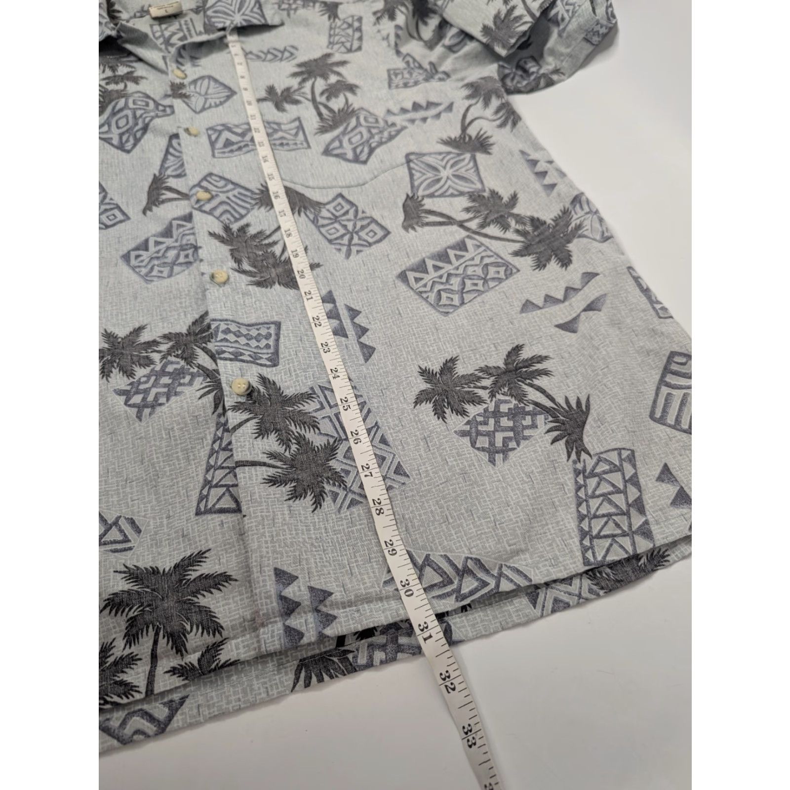 Vivobarefoot VTG Go Barefoot Shirt Men's L Light Grey Blue Hawaiian Aloha Collared Floral Short Sleeve Button-Up Size US L / EU 52-54 / 3 - 3 Thumbnail