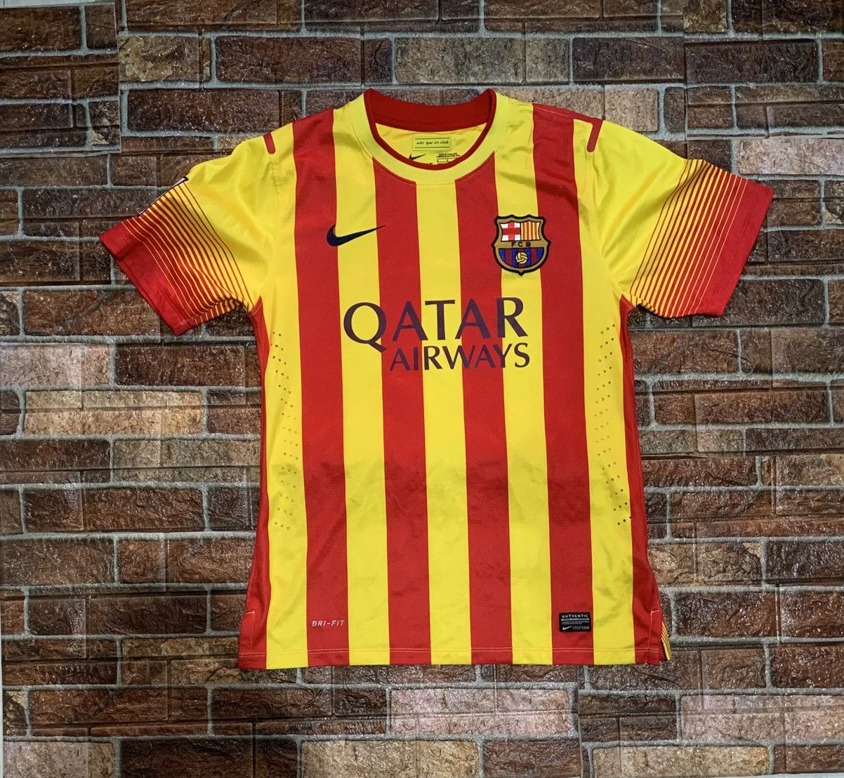 Nike Fc barcelona 2014 Xavi #6 jersey Size US S / EU 44-46 / 1 - 1 Thumbnail