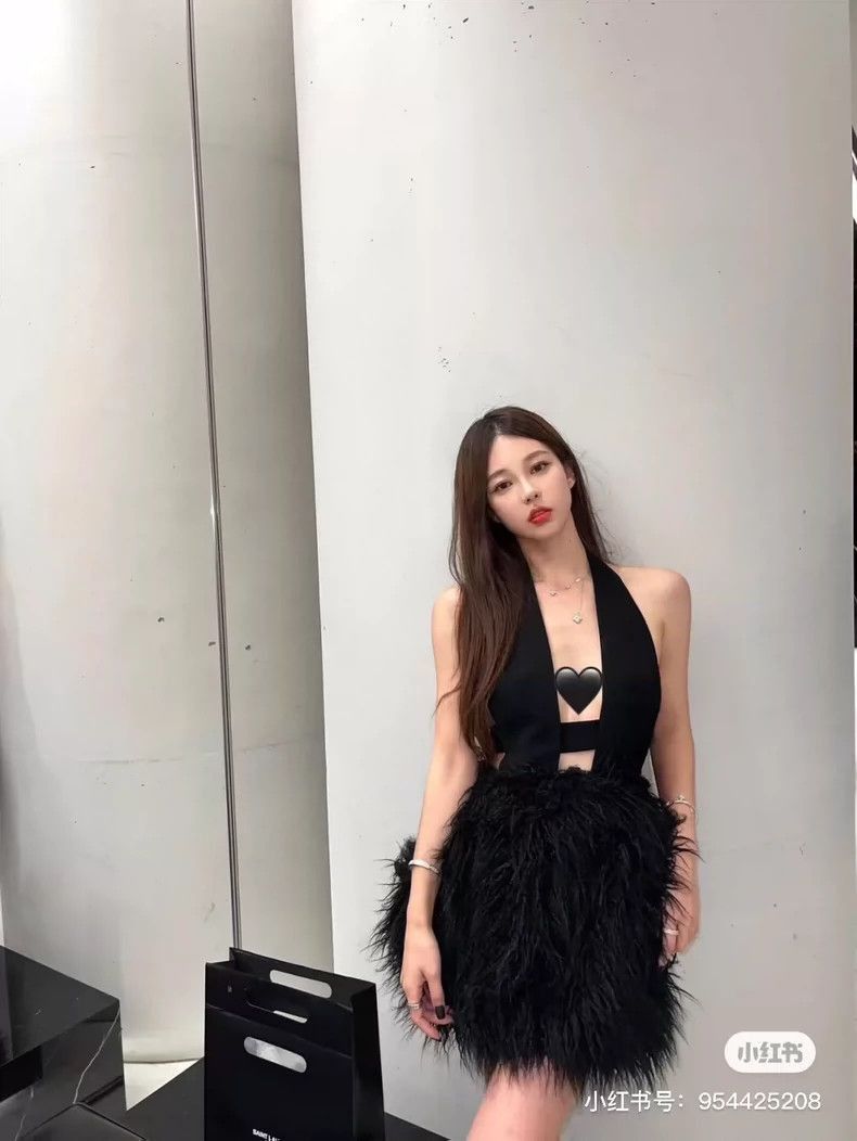 Saint Laurent Paris Saint Laurent Paris Ostrich fur dress-2506 Size US 32 / EU 48 - 8 Thumbnail