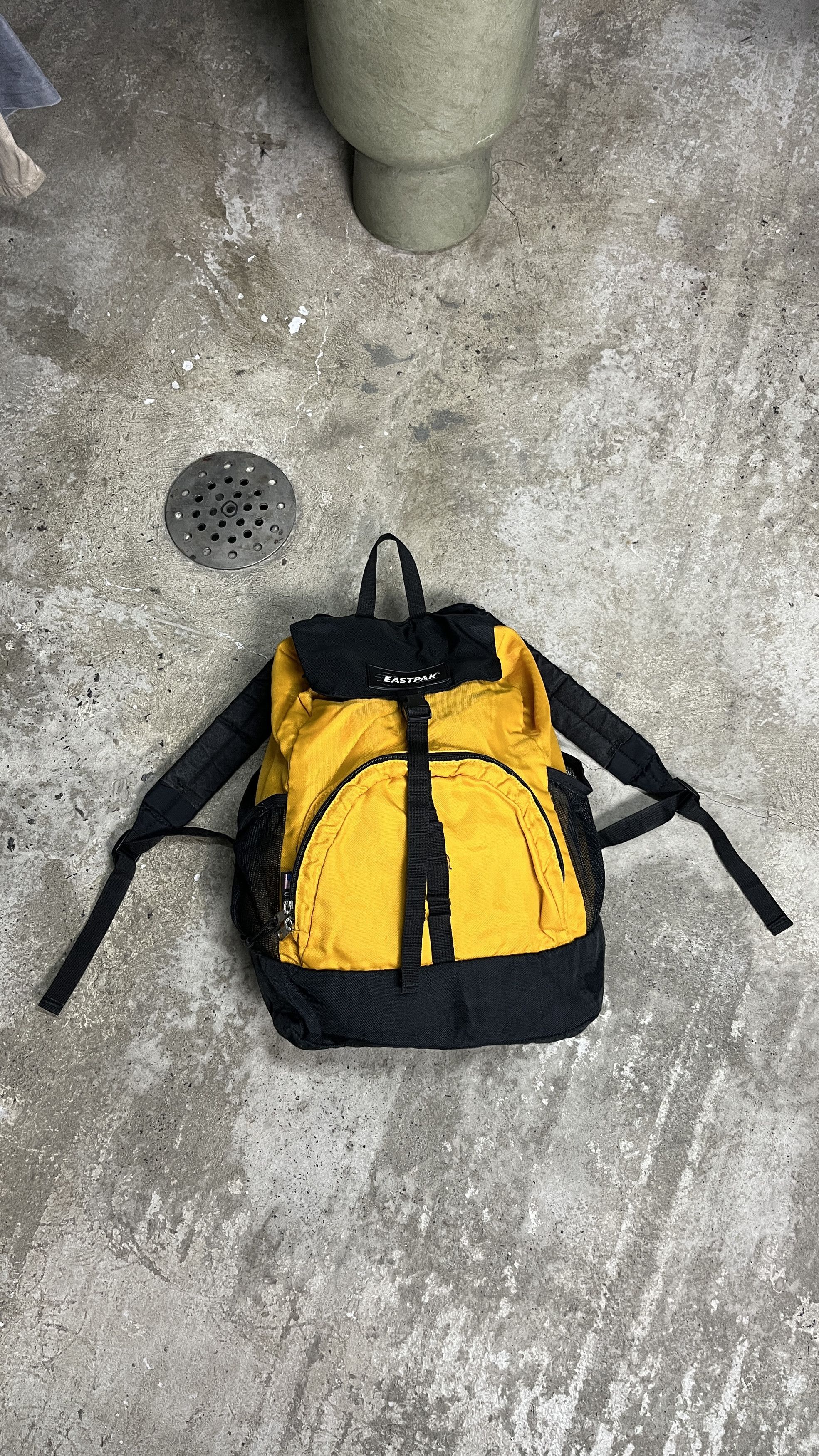 Eastpak 1990s EASTAPAK MADE IN USA RARE COLORWAY OG BACKPACK - 6200 Size ONE SIZE - 5 Thumbnail