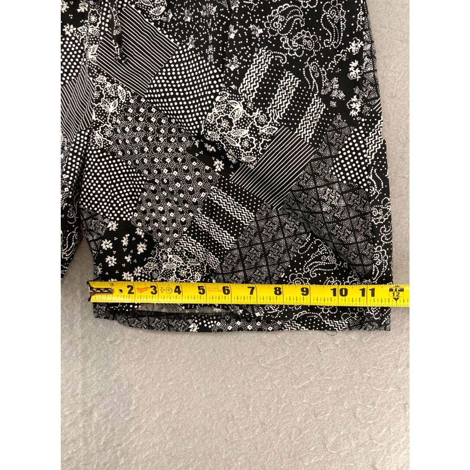 Vintage Silver Wear Womens Shorts S Black USA Made Stretch NWT Geometric Pattern Front Flat High Rise Size 28" / US 6 / IT 42 - 6 Thumbnail