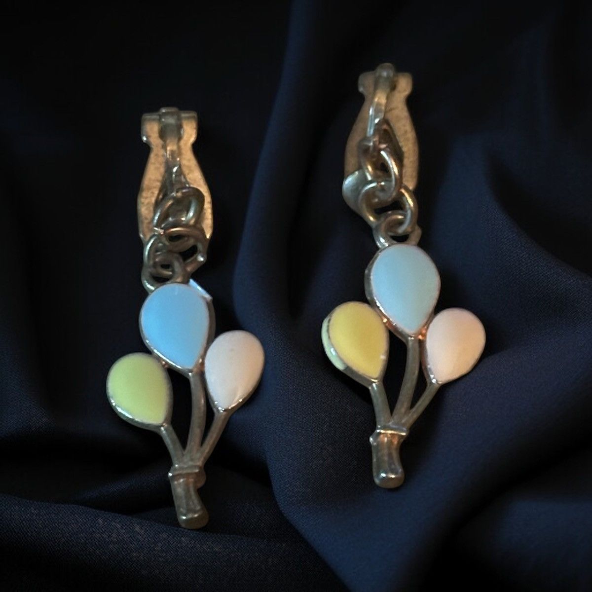 Vintage Vintage enamel ballon bouquet dangle clip on earrings Size ONE SIZE - 1 Thumbnail