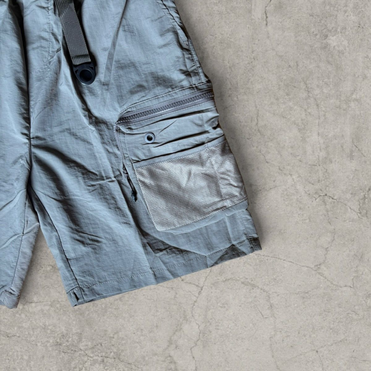 Japanese Brand Wide leg Japanese style utility shorts in grey khaki. Size M Size US 32 / EU 48 - 2 Thumbnail
