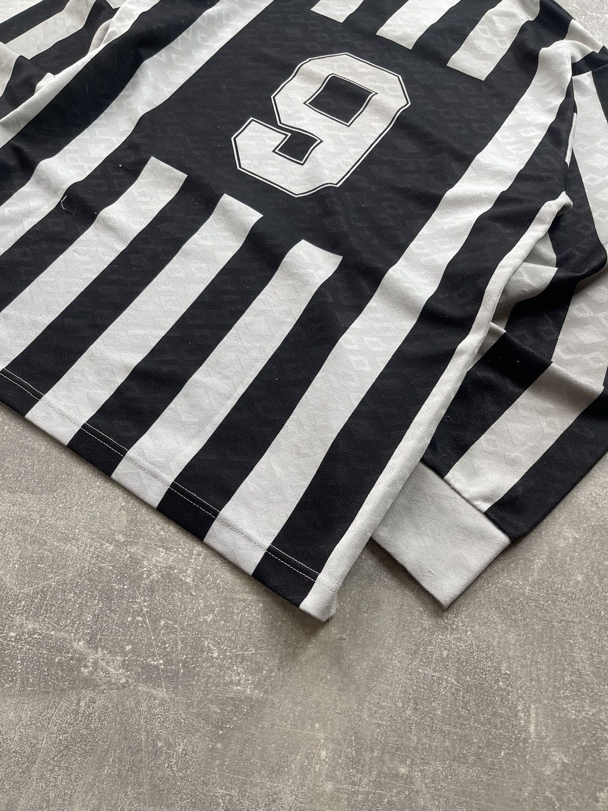 Vintage Vintage Juventus UPIM Long Sleeve Jersey 80s/90s Style Size US M / EU 48-50 / 2 - 12 Thumbnail