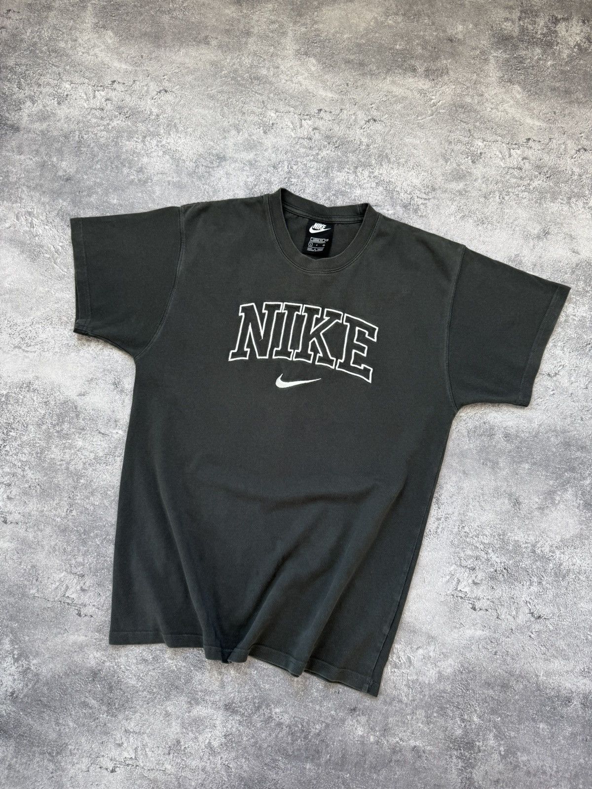 Nike Vintage 90s Nike Center Logo T-Shirt Gray Rare Tee Y2K Hype Size US S / EU 44-46 / 1 - 2 Thumbnail
