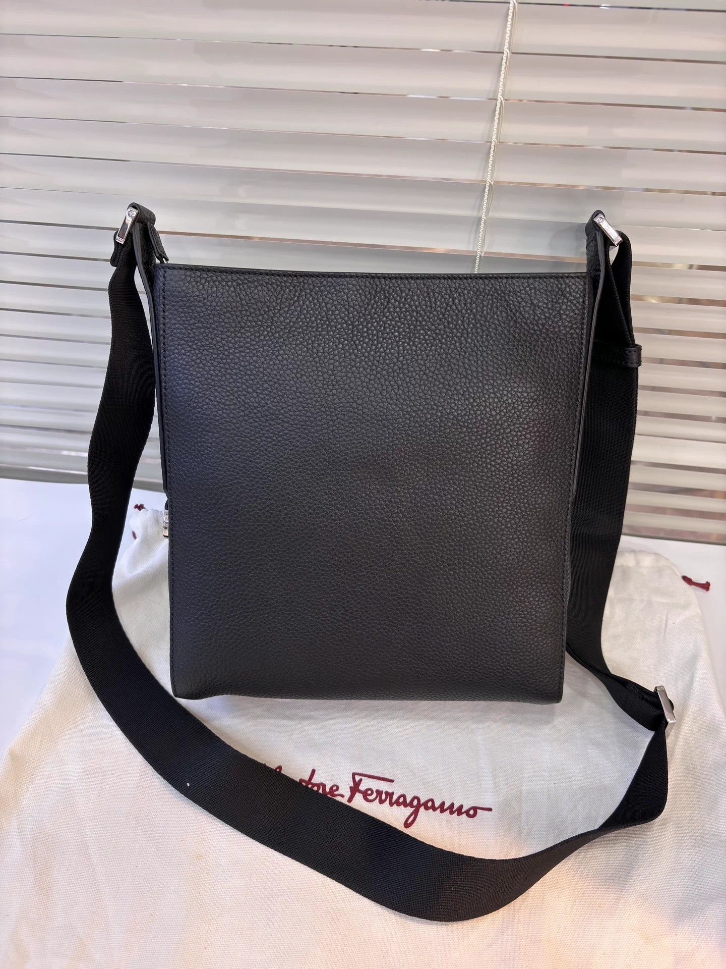Salvatore Ferragamo Ferragamo new mens black cowhide leather crossbody bag Size ONE SIZE - 8 Thumbnail