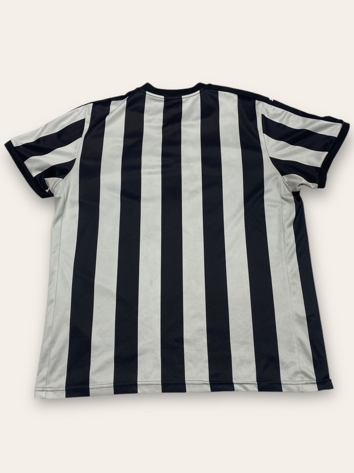 Puma Vintage PUMA NEW CASTLE UNITED Striped Football Jersey Bloke Size US XL / EU 56 / 4 - 5 Thumbnail