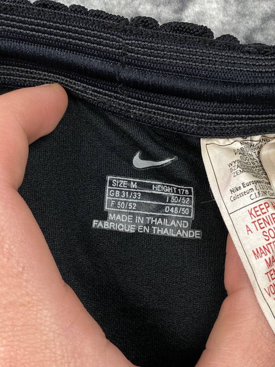 Nike Vintage Nike Manchester United Football Shorts Men Size M Size US 33 - 4 Thumbnail