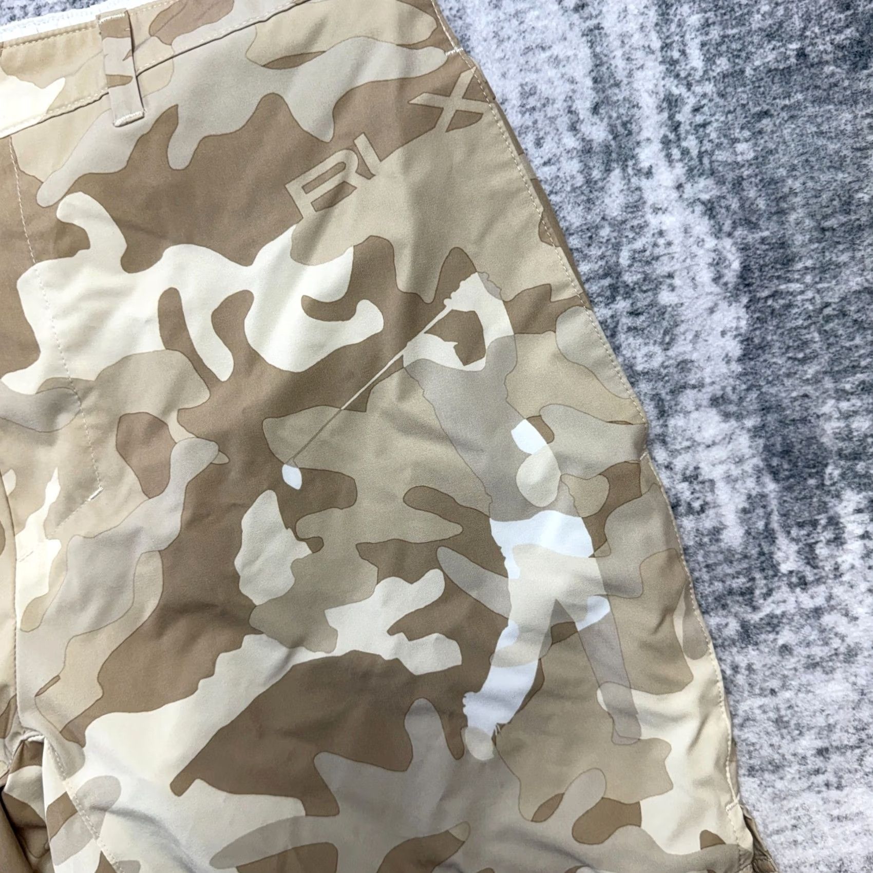 RLX Ralph Lauren RLX Ralph Lauren Short sMens Medium Beige Camo Golf Athletic Lined Pockets 7 Inseam Beige Camouflage Golf, Gym & Training Mens Regular Slant Size US 31 - 3 Thumbnail