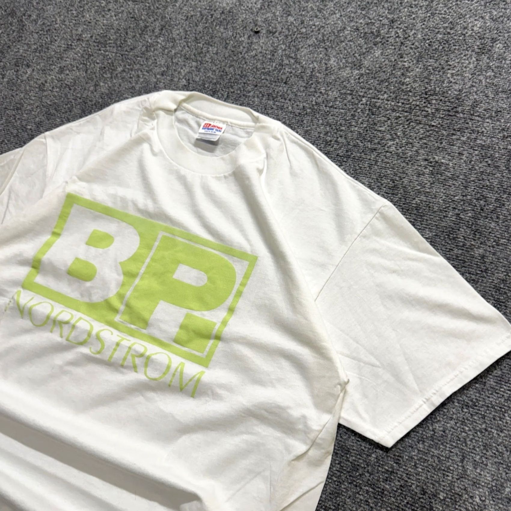 Nordstrom VINTAGE T-shirt Men XL White Neon Y2K 90s Hanes Heavyweight B.P Nordstrom Distressed Size US XL / EU 56 / 4 - 2 Thumbnail