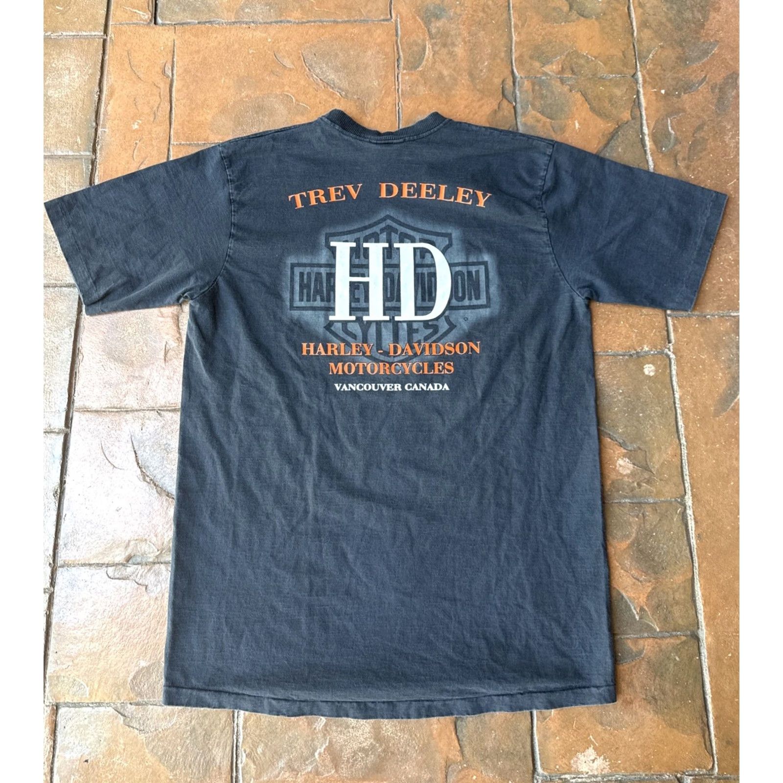 Harley Davidson VINTAGE Harley-Davidson Kiss Normal Good Bye Canada T-Shirt XL Biker Shirt Men Black Short Sleeve Crew Neck Graphic Print Logo 90s Size US XL / EU 56 / 4 - 3 Thumbnail