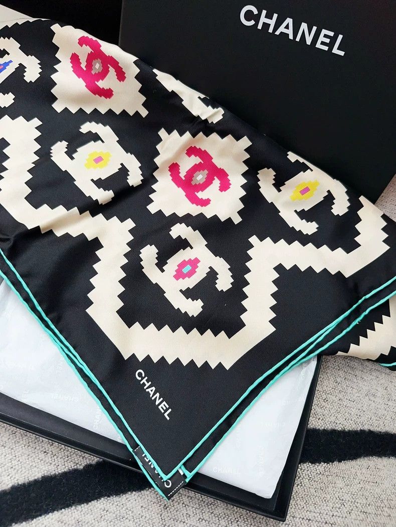 Chanel Chanel 23A color letter logo full print double C silk scar Size ONE SIZE - 5 Thumbnail