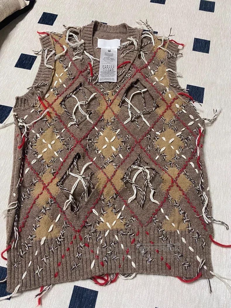 Maison Margiela Maison Margiela Colour-blocked V-neck knitted vest Size S / US 4 / IT 40 - 1 Thumbnail