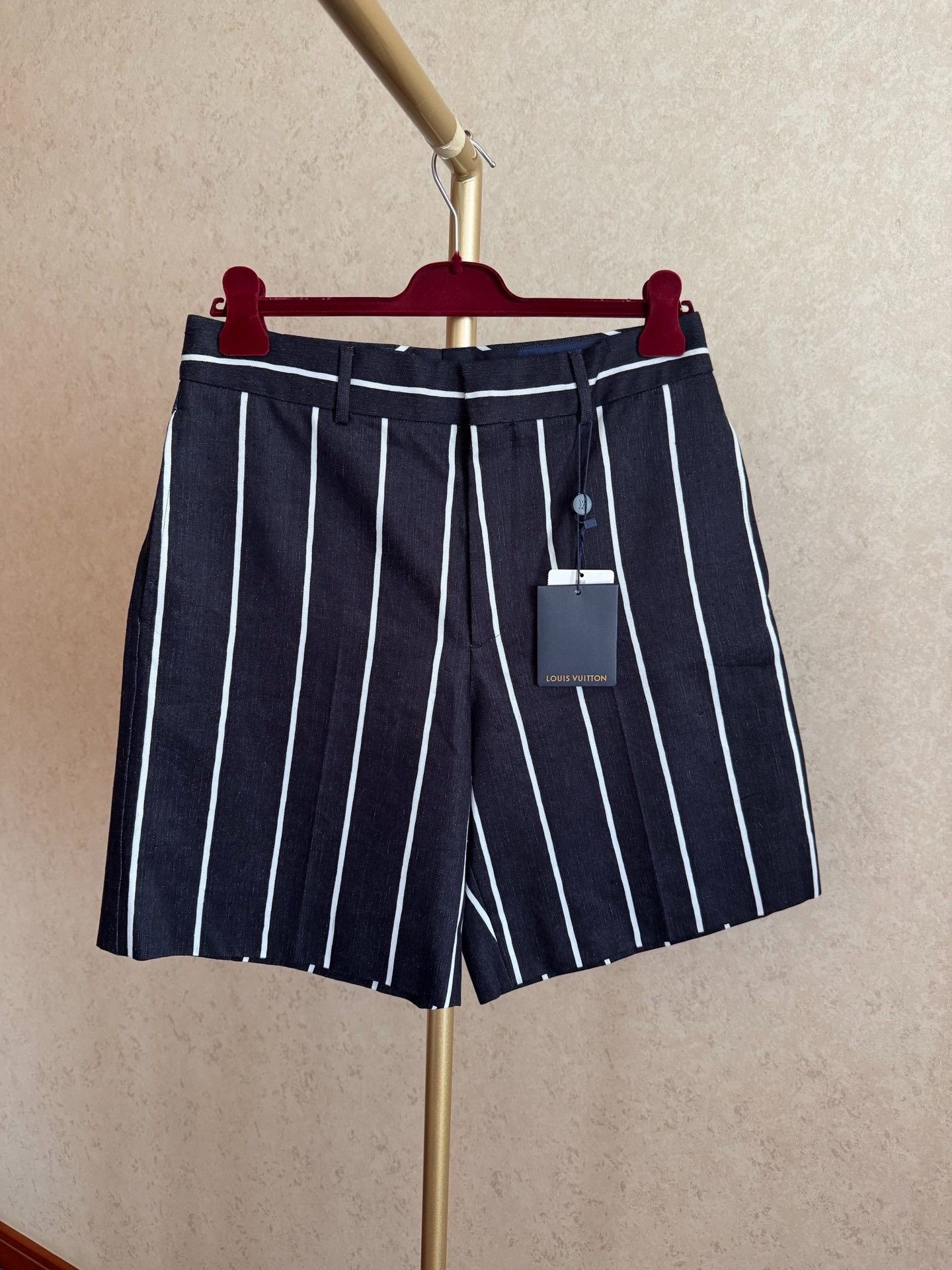 Louis Vuitton LV Shorts Celebrity Same Style Size US 34 / EU 50 - 1 Thumbnail