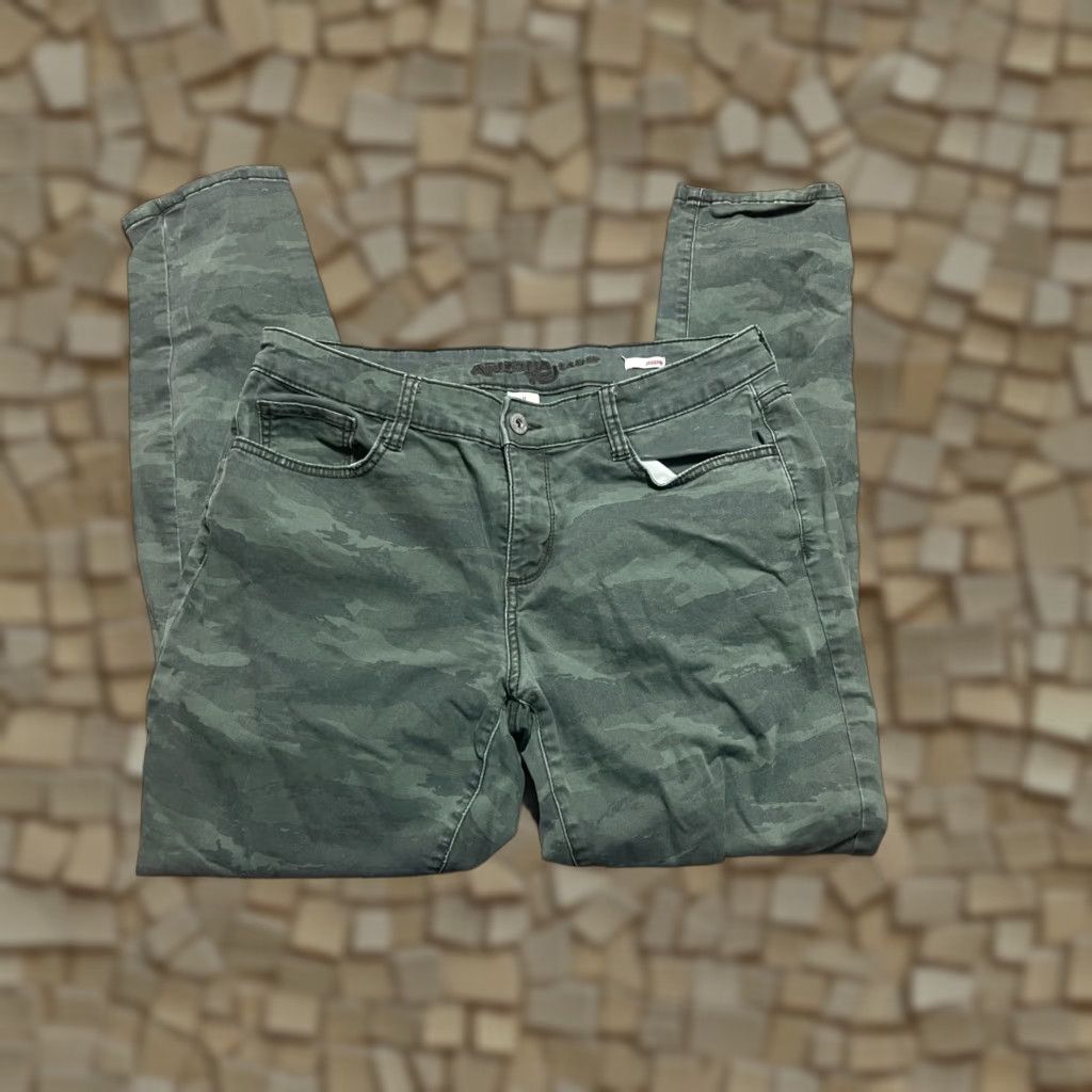 Vintage **AriZona Women's Size 11 Green Denim Straight Fit Jeans Camo** User: AriZona Women's Size 11 Green Denim Straight Fit Jeans Camo Size 32" / US 10 / IT 46 - 1 Thumbnail
