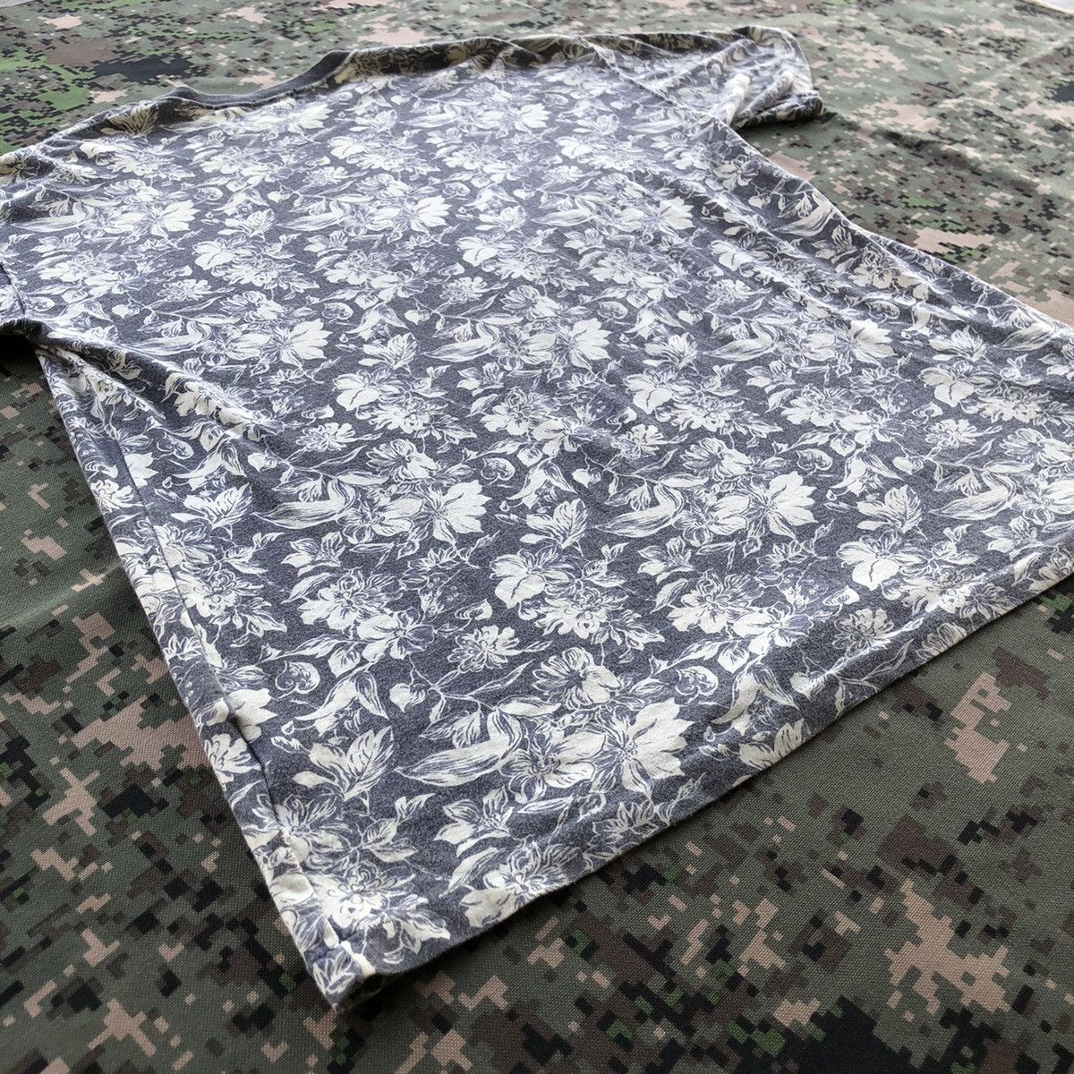 C.P. Company × Massimo Osti Vtg C.p. Company Floral Tshirt Size US M / EU 48-50 / 2 - 6 Thumbnail
