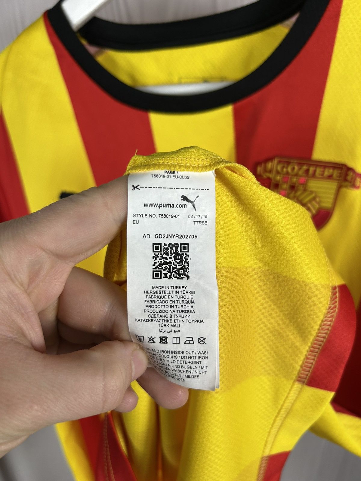 Puma Puma Goztepe Home 2019/20 Football Shirt Soccer Jersey Sz L Size US L / EU 52-54 / 3 - 8 Thumbnail