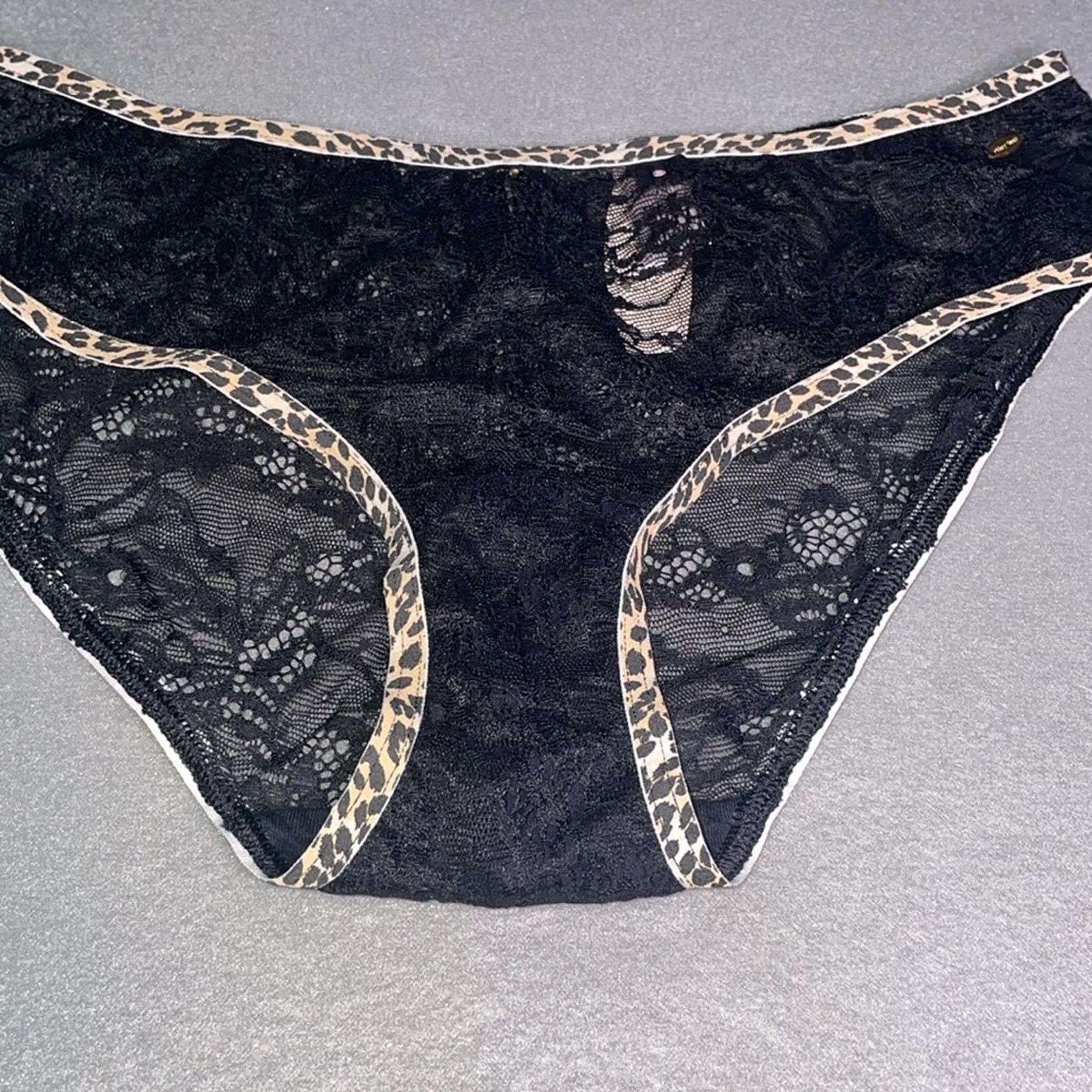 Victoria's Secret Victoria’s Secret Very Sexy Lace Panty Leopard Trim Panties Size ONE SIZE - 6 Thumbnail
