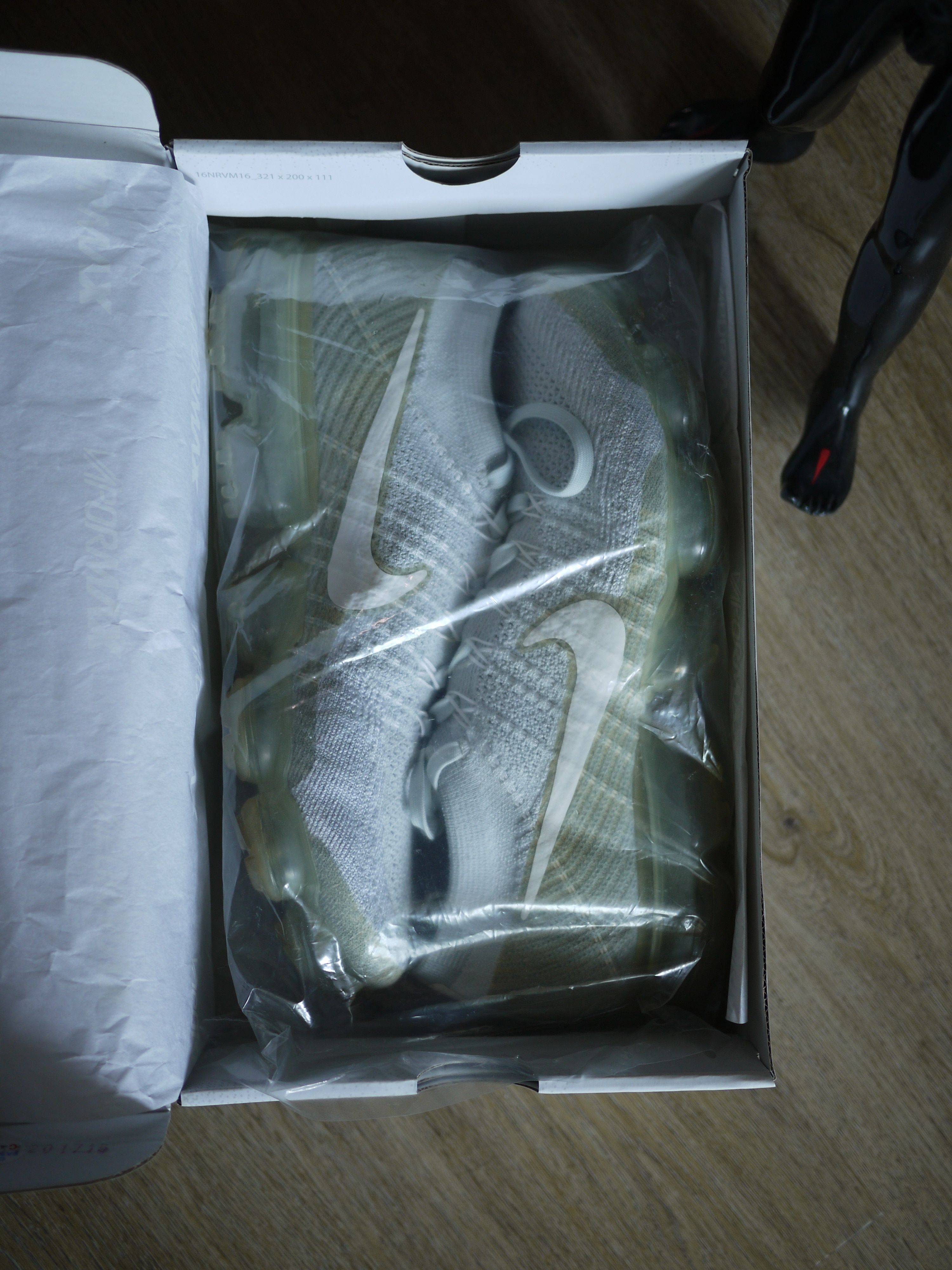 Nike NIKE AIR VAPORMAX OG PLATINUM '17 Size US 10 / EU 43 - 1 Thumbnail