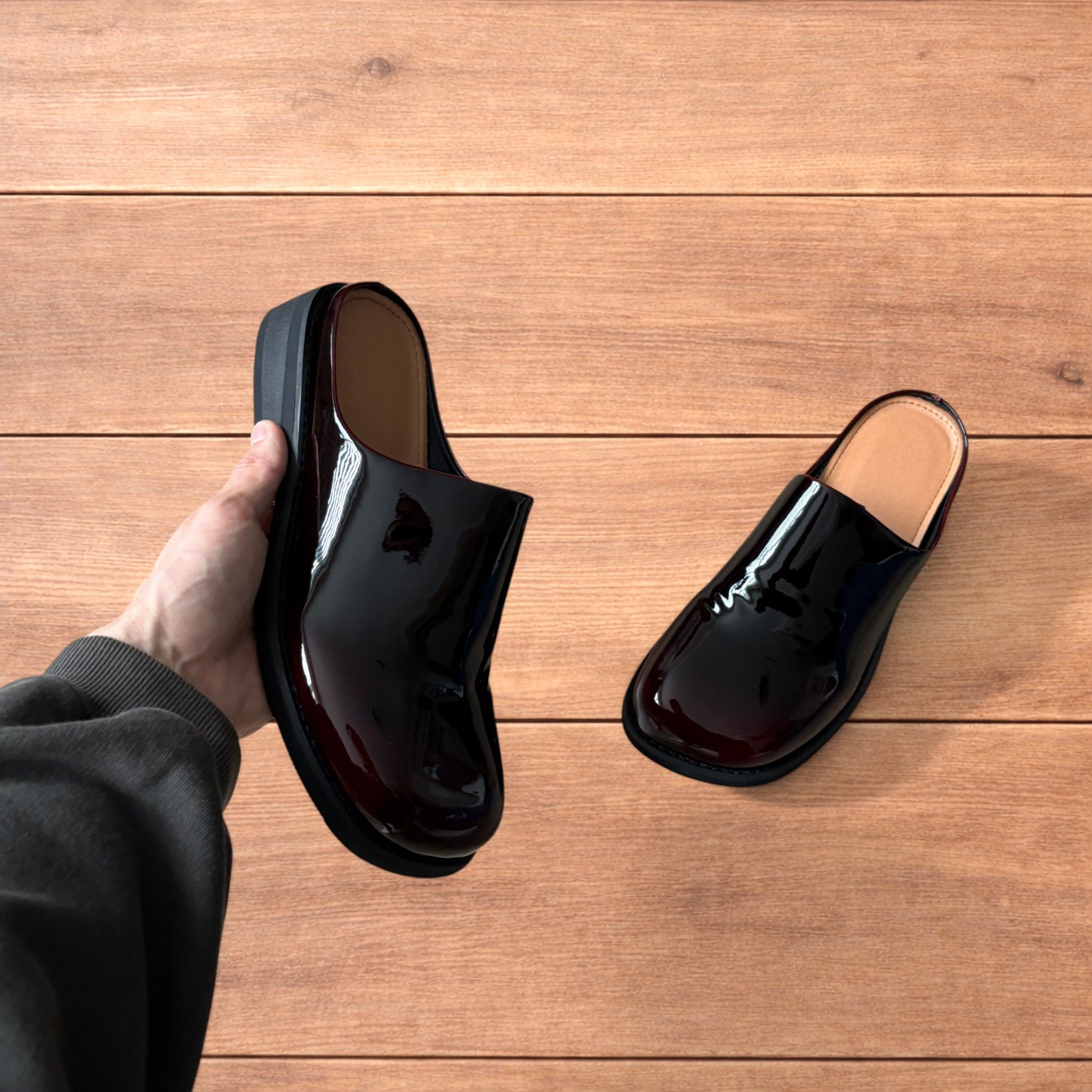 Japanese Brand Lovely faux leather slip on clogs slippers in oxblood red. Size US 11 / EU 44 - 3 Thumbnail