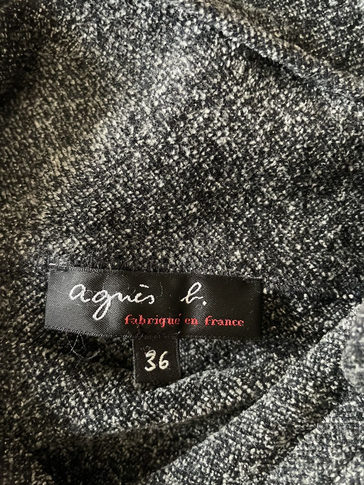Agnes B. Turtleneck Nonsleeves Blouse