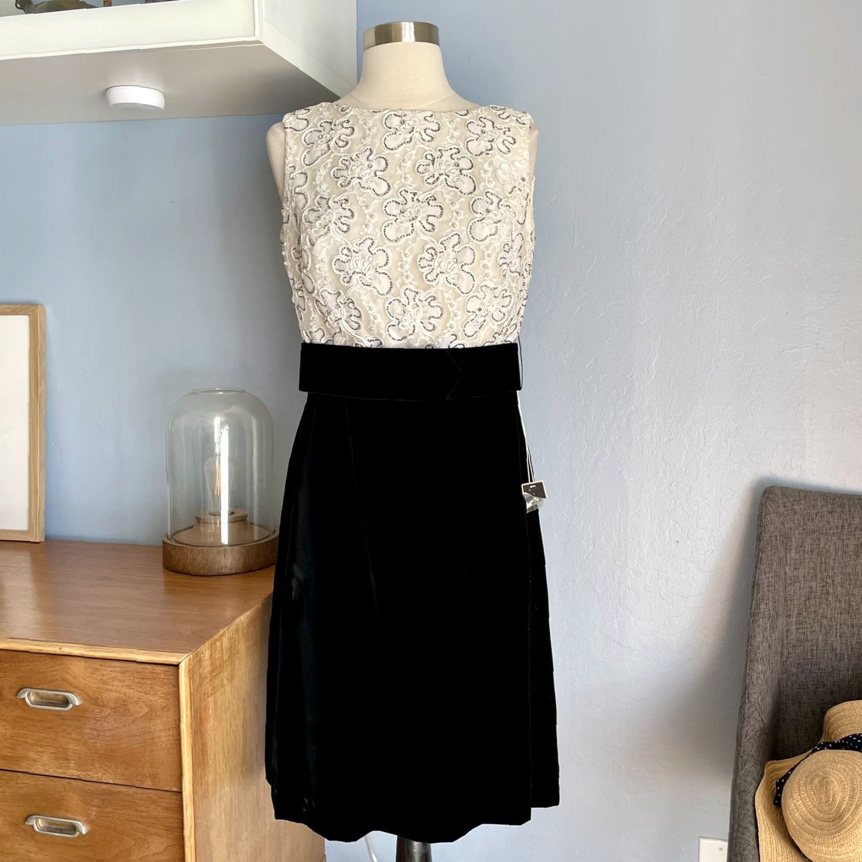 Vintage VINTAGE Jack Bryan Velvet Beaded Dress & Jacket Suit Black White M Woman’s 1960s Eveningwear Rhinestone Party Size M / US 6-8 / IT 42-44 - 6 Thumbnail