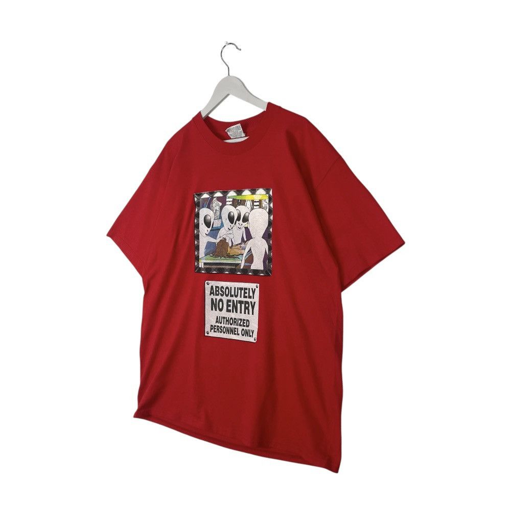 Designer × Vintage vintage T-shirt Absolutely no entry authorized personnel Size US M / EU 48-50 / 2 - 2 Thumbnail
