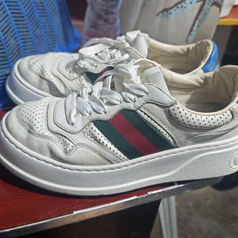 Gucci Gucci Chunky B Casual Sneakers for Men - Size US 8 / EU 41 - 1 Thumbnail