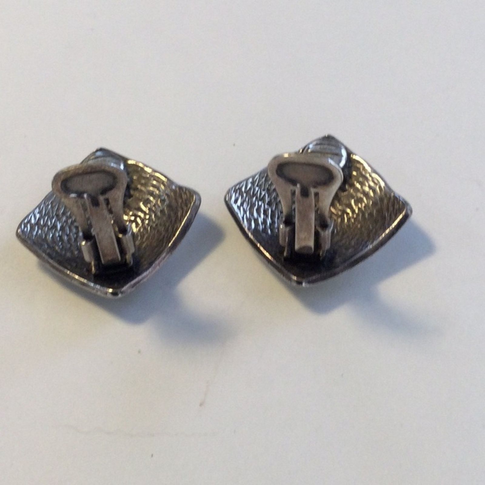 Other Vintage Mondernist Silver Tone Tribal Aztec Clip-On Earrings Size ONE SIZE - 9 Thumbnail
