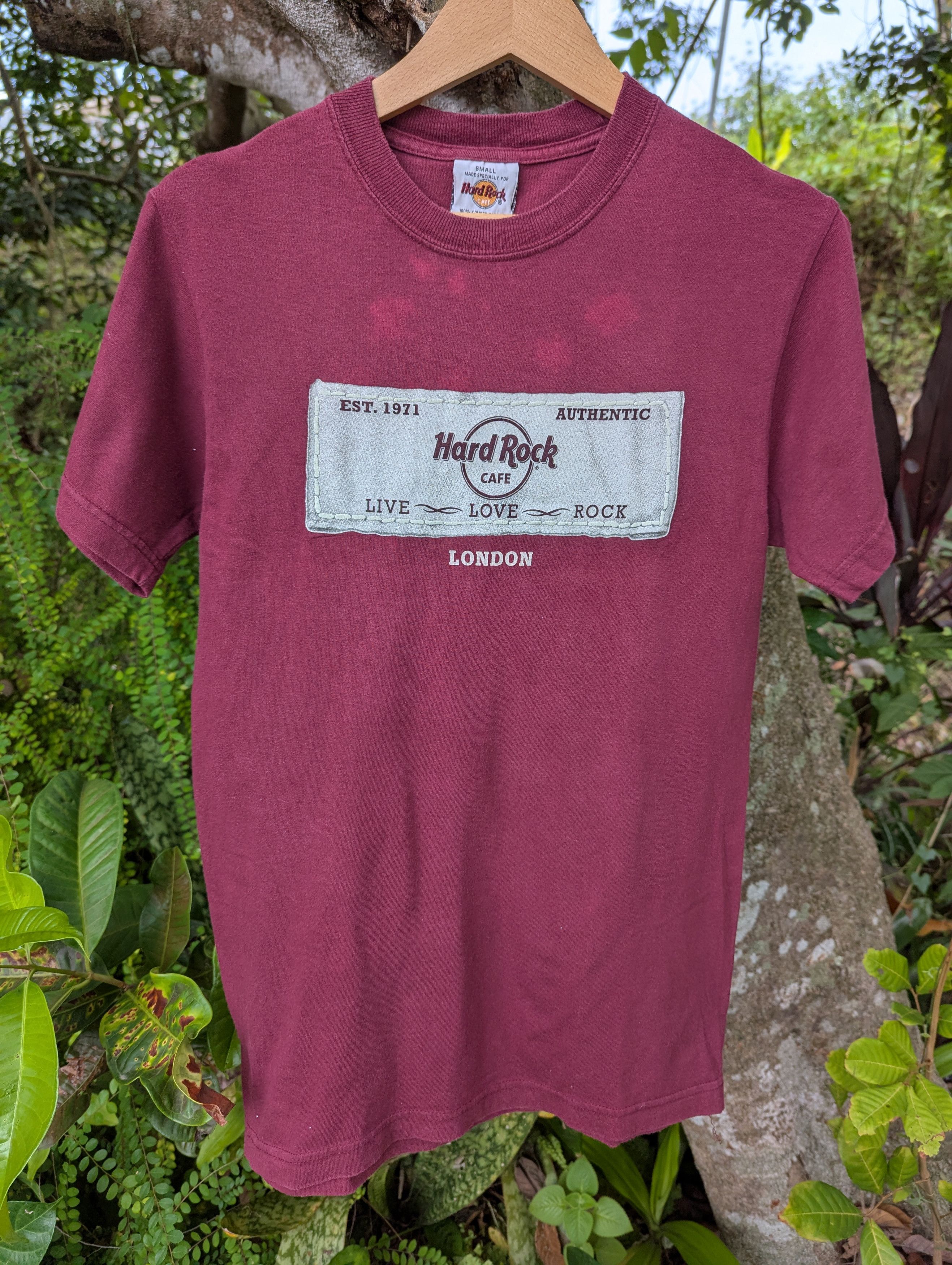 Hard Rock Cafe Distressed Hard Rock Cafe Logo London Sunfaded Tshirt Size US S / EU 44-46 / 1 - 1 Thumbnail