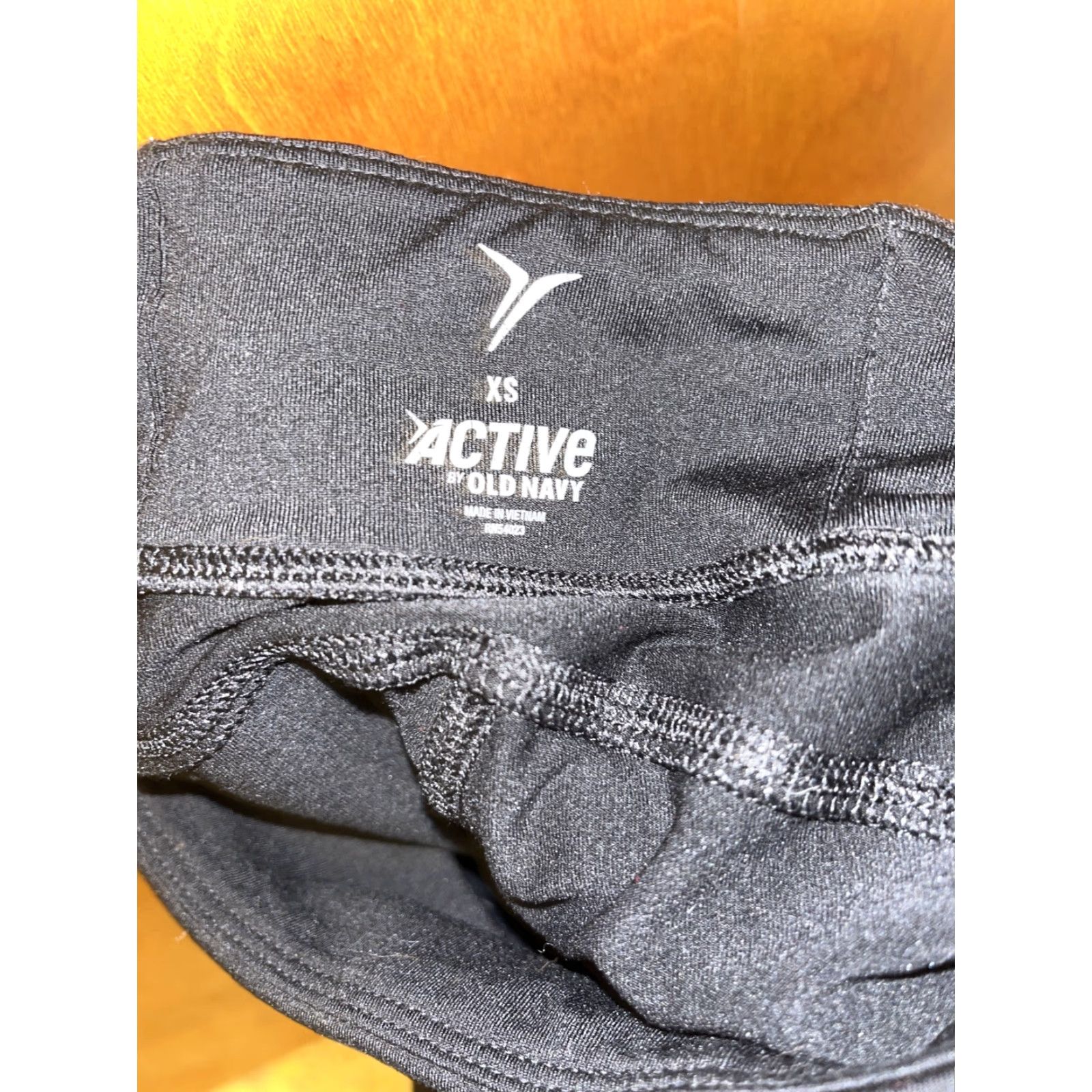 Old Navy Vintage OLD NAVY Womens XS Activewear Black Bicycle Shorts W/ Back Zip Pocket Size 26" / US 2 / IT 38 - 4 Thumbnail