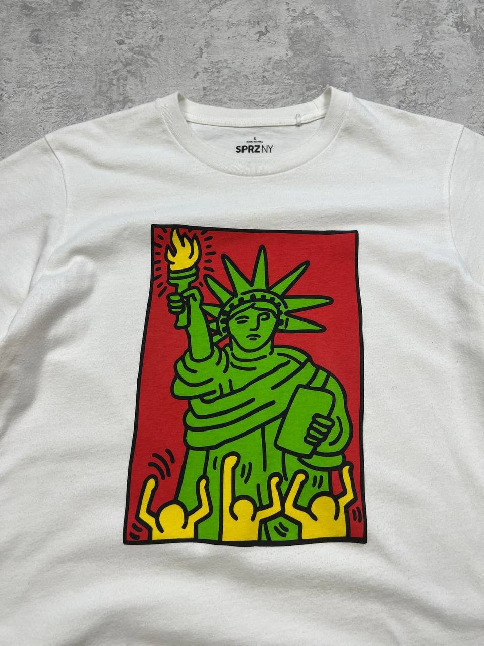 Uniqlo Vintage Uniqlo Keith Haring Japanese T-Shirt Size US S / EU 44-46 / 1 - 4 Thumbnail