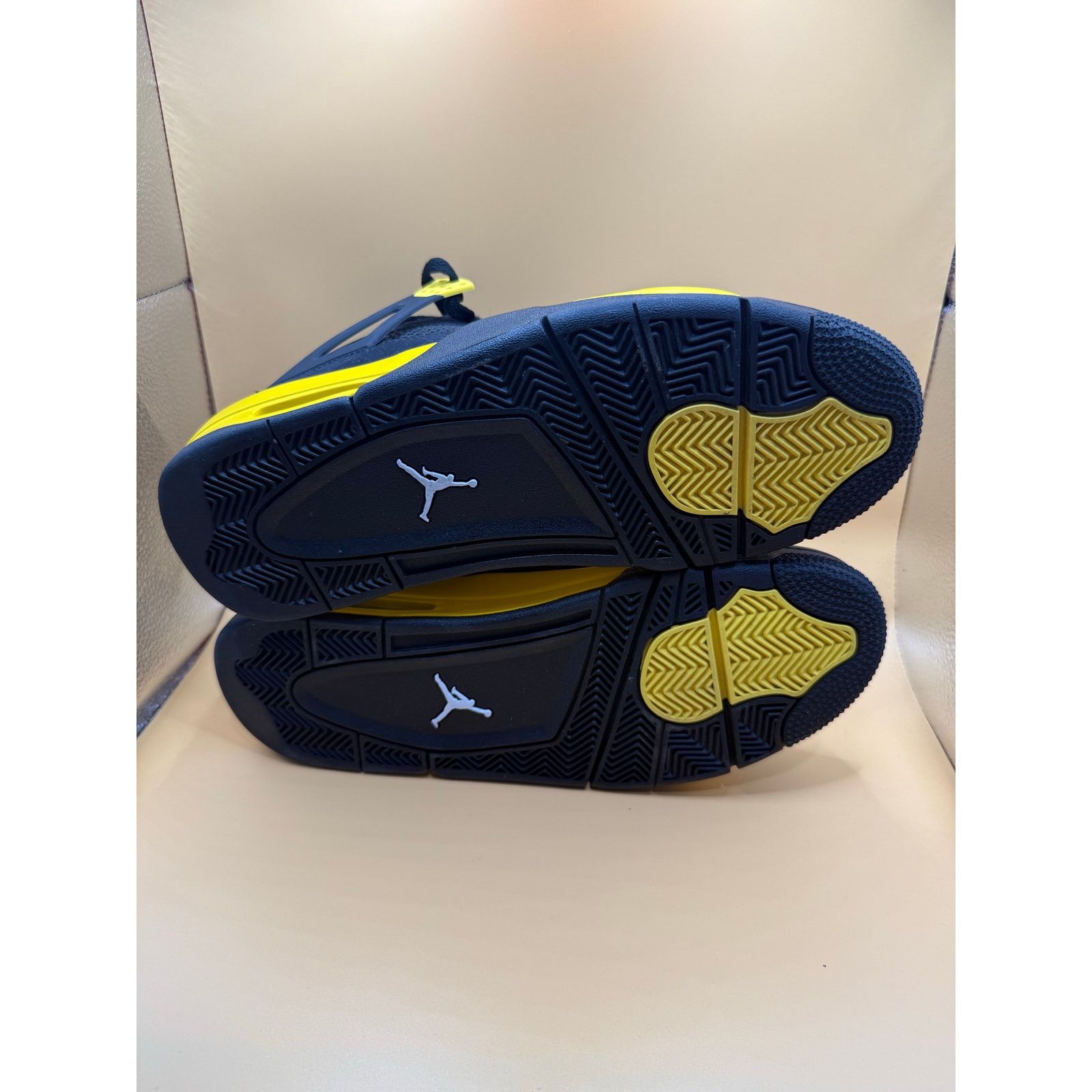Jordan Brand Jordan 4 Thunder Size 9.5 Size US 9.5 / EU 42-43 - 6 Thumbnail