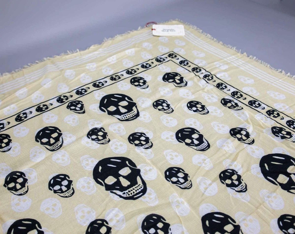 Alexander McQueen ALEXANDER MCQUEEN Skull Silk Scarf EsdeeKid Yellow/Black Size ONE SIZE - 1 Thumbnail