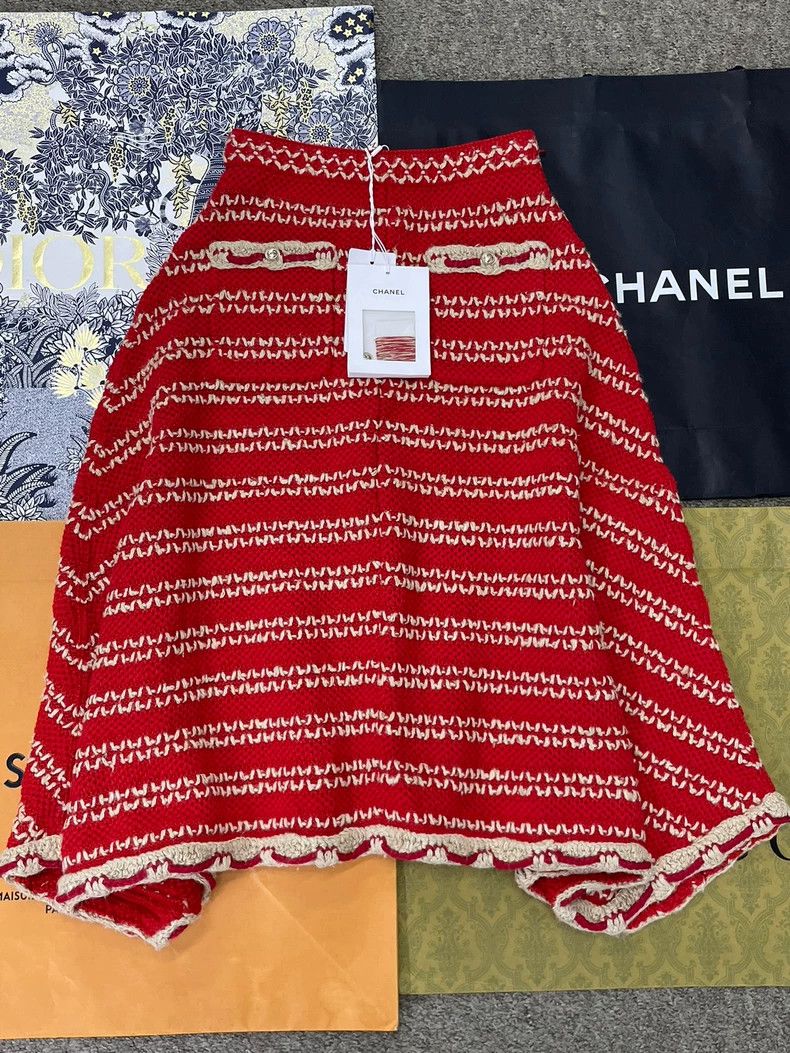 Chanel Chanel Red White Knit Asymmetric Skirt Size US 34 / EU 50 - 1 Thumbnail