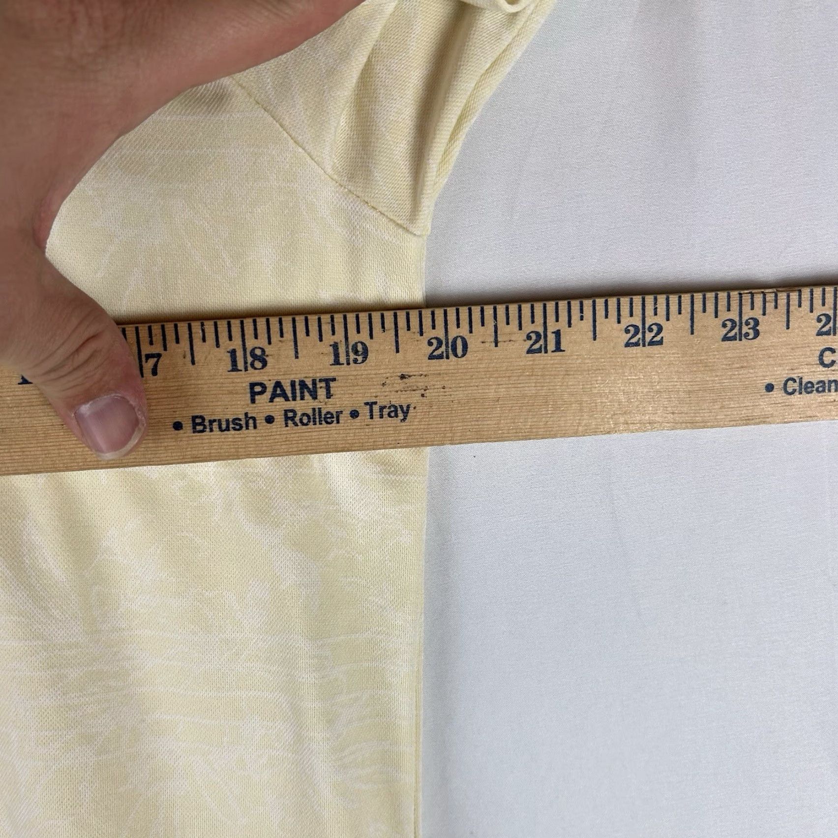 TravisMathew Travis Mathew Polo Shirt Mens M Meringue Yellow Porpoise Pima Blend Golf Flaw Fair Stains Front Back Bottom Size US M / EU 48-50 / 2 - 7 Thumbnail