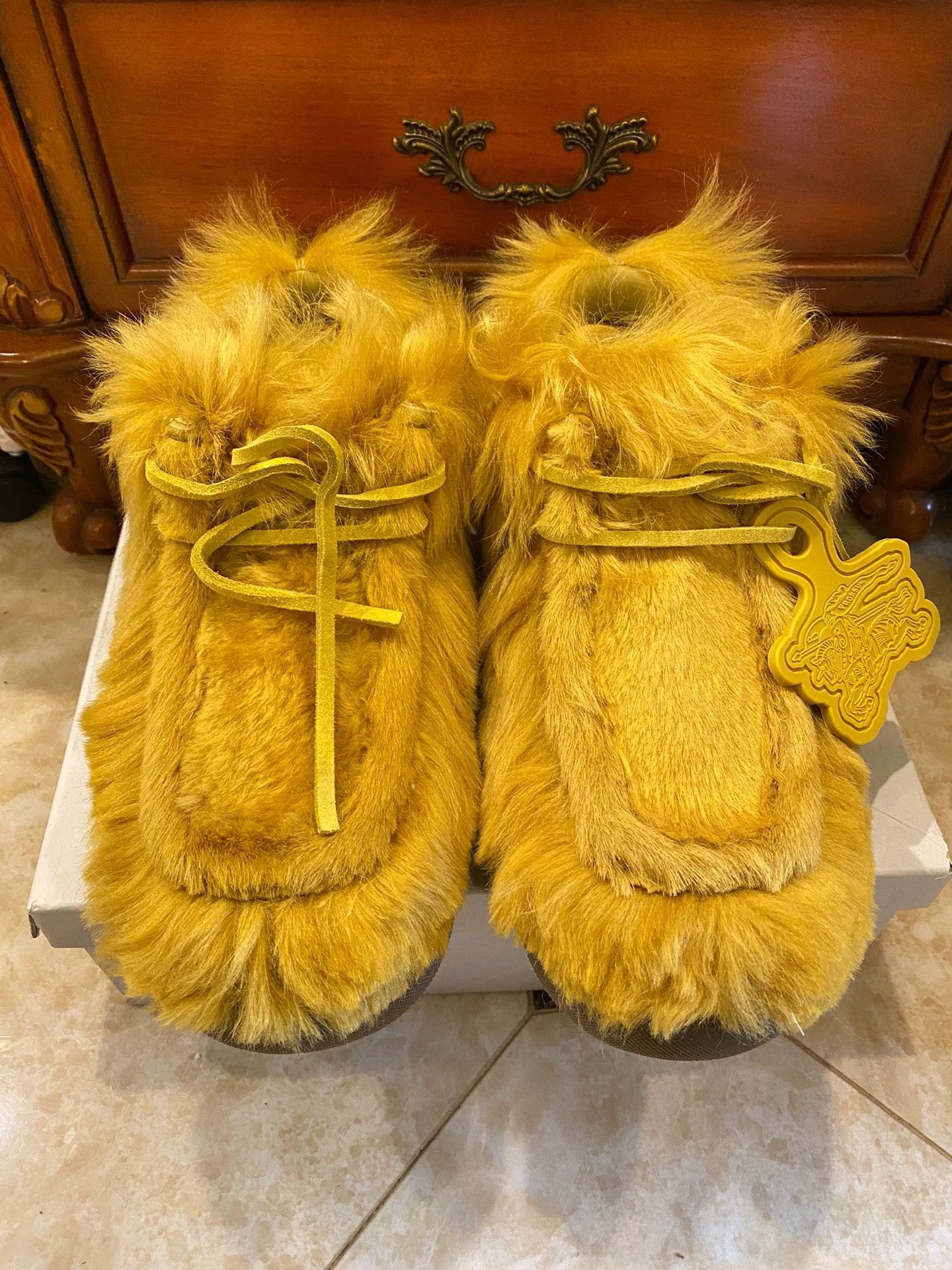 Burberry Yellow Furry Lace-Up Slip-On Shoes Size 11 Size US 11 / EU 44 - 1 Thumbnail