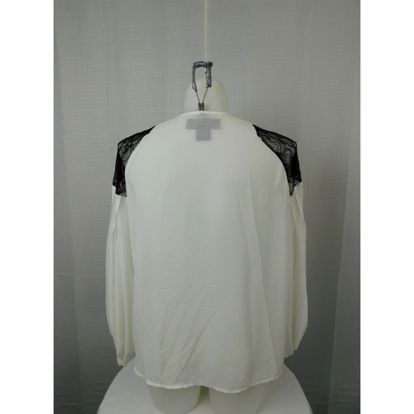 Vintage Kardashian Kollection Blouse - White Button-Down Shirt XL Womens Lace-Shoulder V-Neck Long Sleeve M > Size XL / US 12-14 / IT 48-50 - 2 Thumbnail